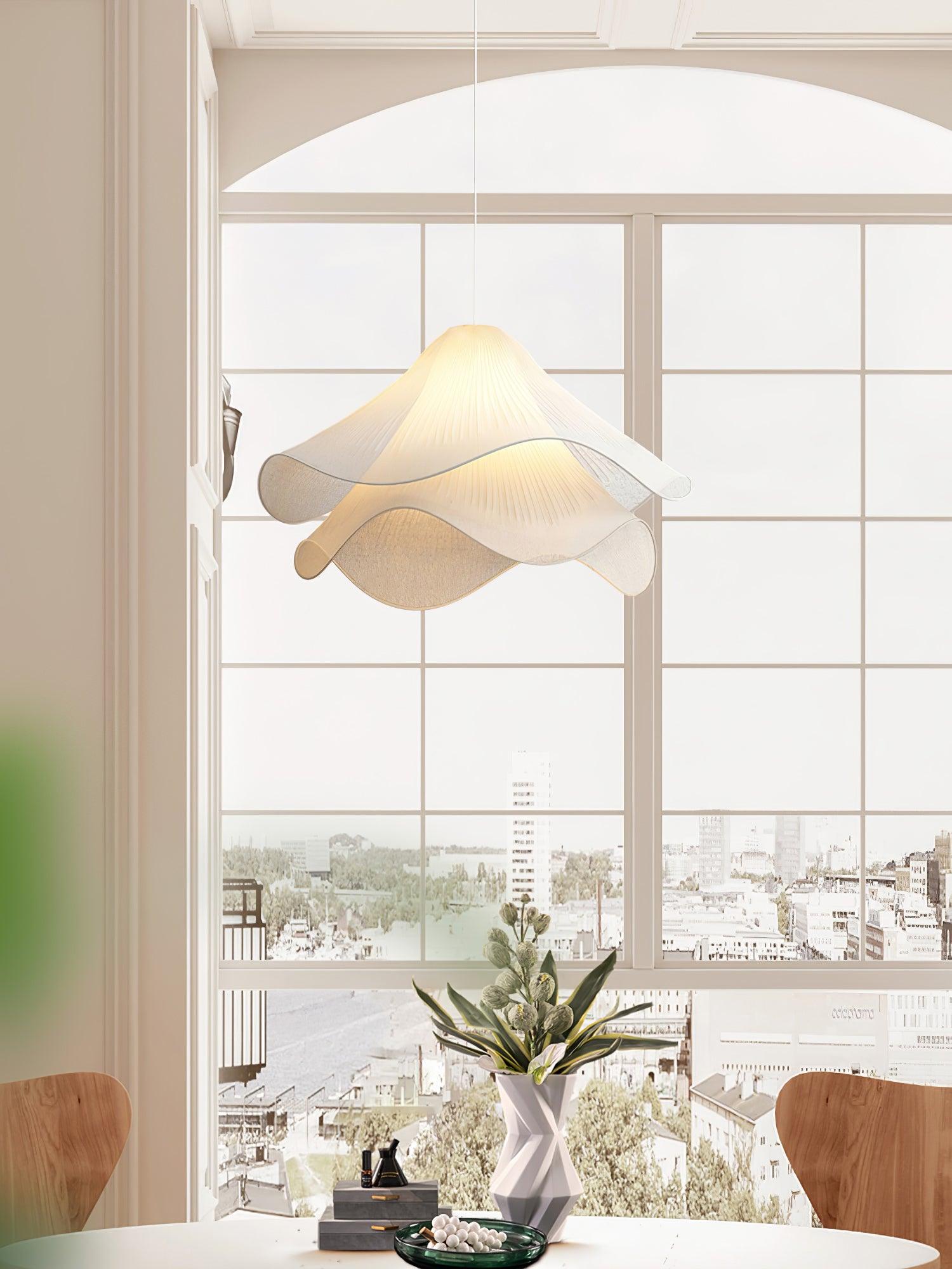 Hanglamp Gelaagde Plissé Kap — Bloembladachtig Licht Gouden Fitting E26/E27 Dakschuine Montage | Sansoti