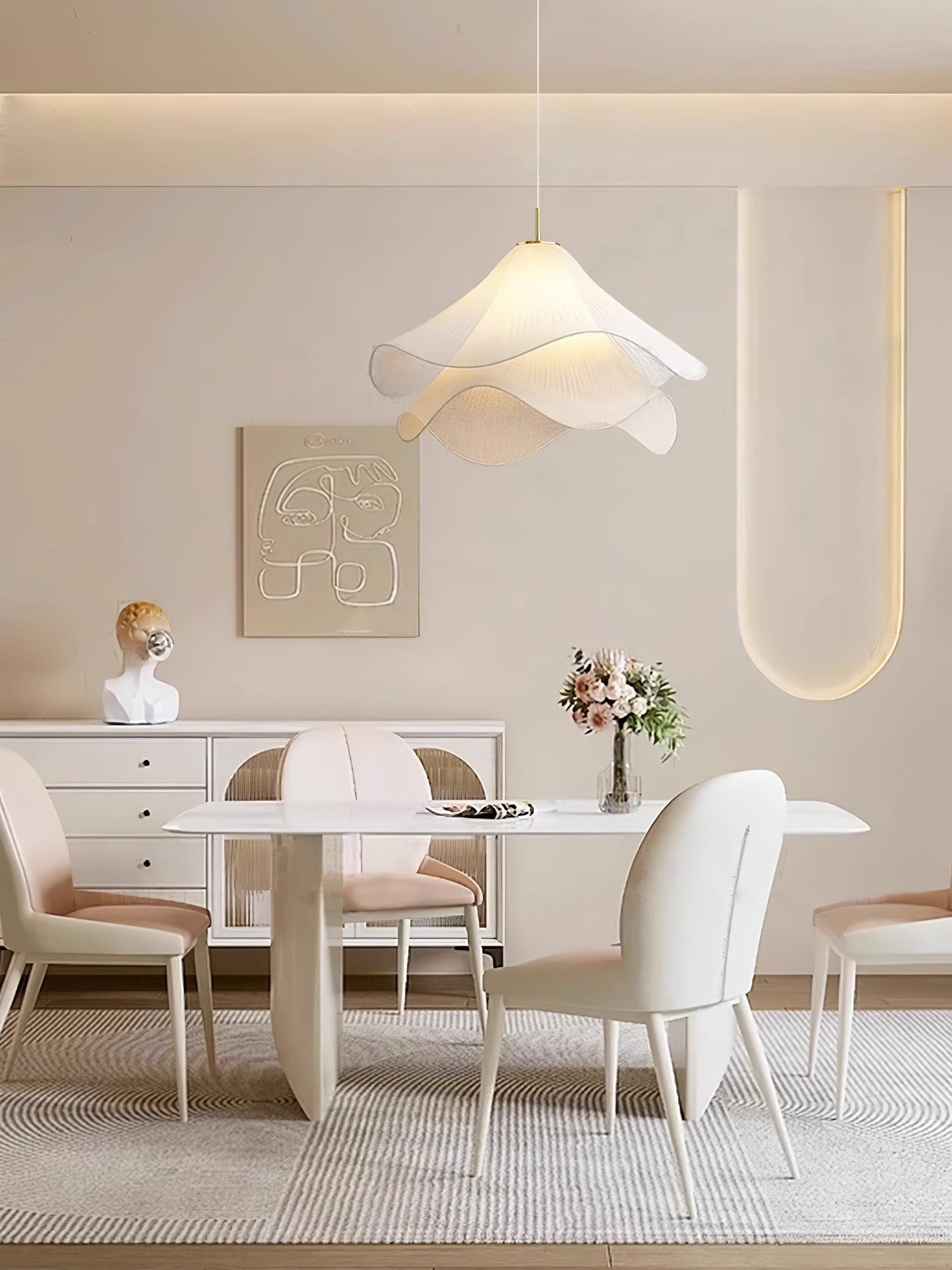 Hanglamp Gelaagde Plissé Kap — Bloembladachtig Licht Gouden Fitting E26/E27 Dakschuine Montage | Sansoti