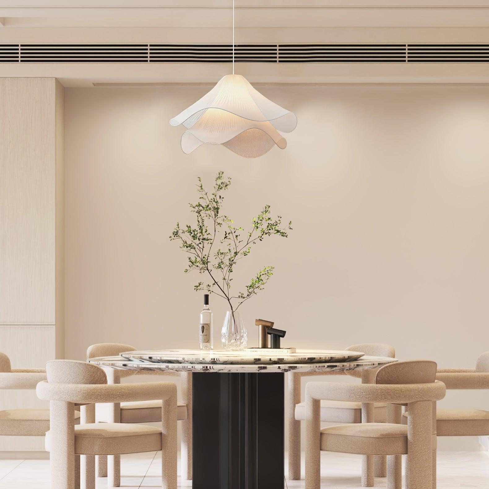 Hanglamp Gelaagde Plissé Kap — Bloembladachtig Licht Gouden Fitting E26/E27 Dakschuine Montage | Sansoti