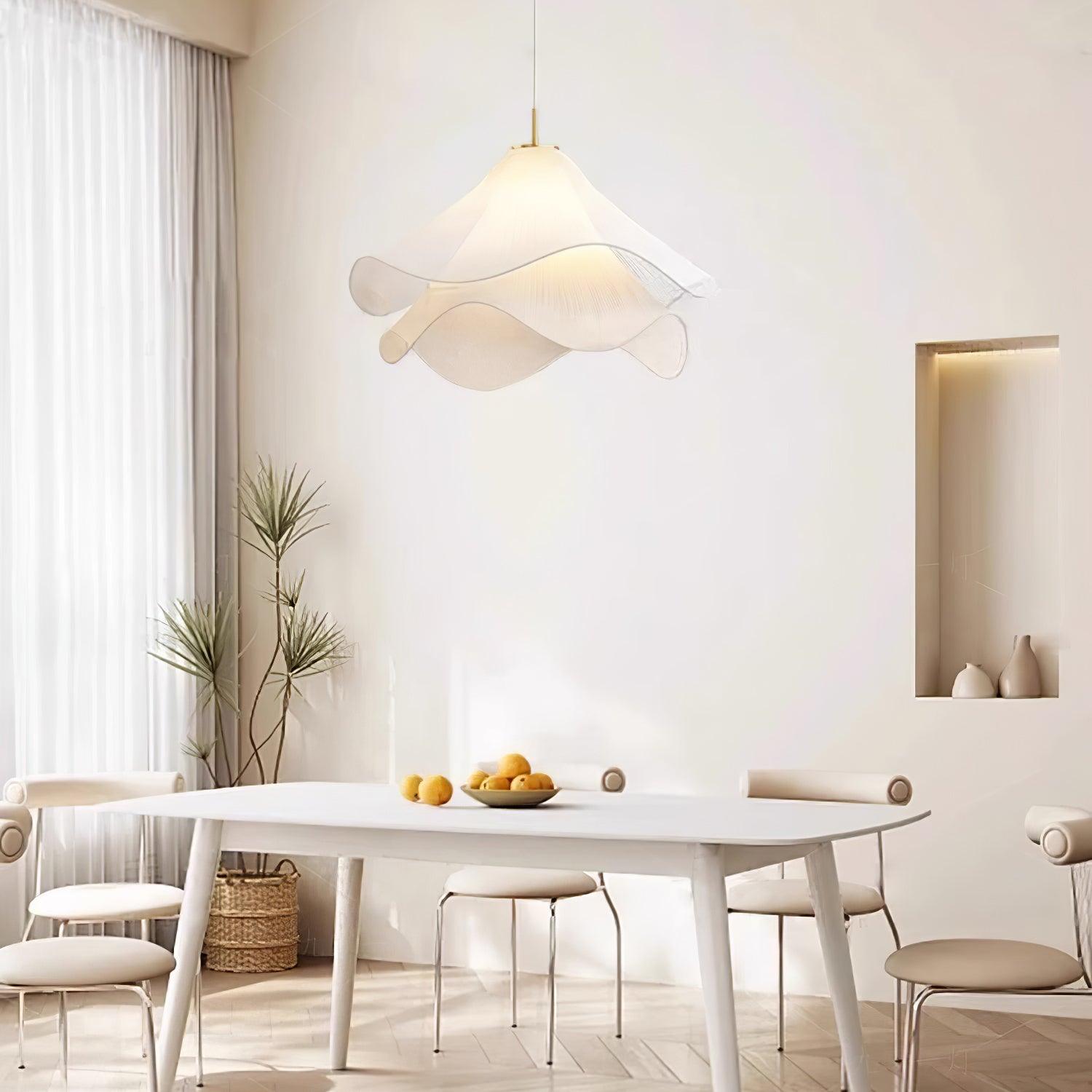 Hanglamp Gelaagde Plissé Kap — Bloembladachtig Licht Gouden Fitting E26/E27 Dakschuine Montage | Sansoti