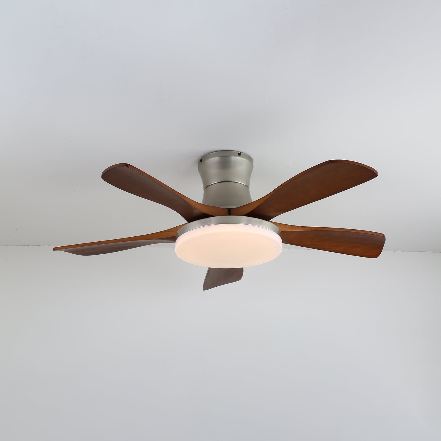 Ventilateur de plafond Brevo avec éclairage – Pales en bois naturel & éclairage élégant | Sansoti