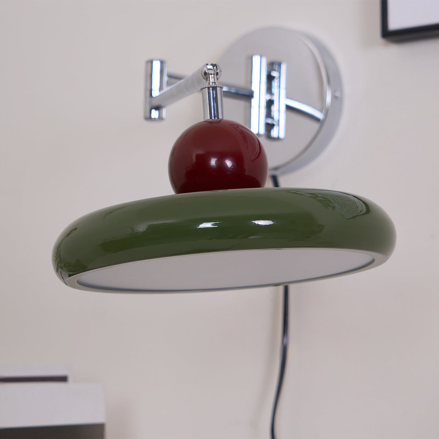 Ronde Plug-in Wandlamp – Scandinavisch Design met Geïntegreerde LED en 3 Kleurtemperaturen | Sansoti