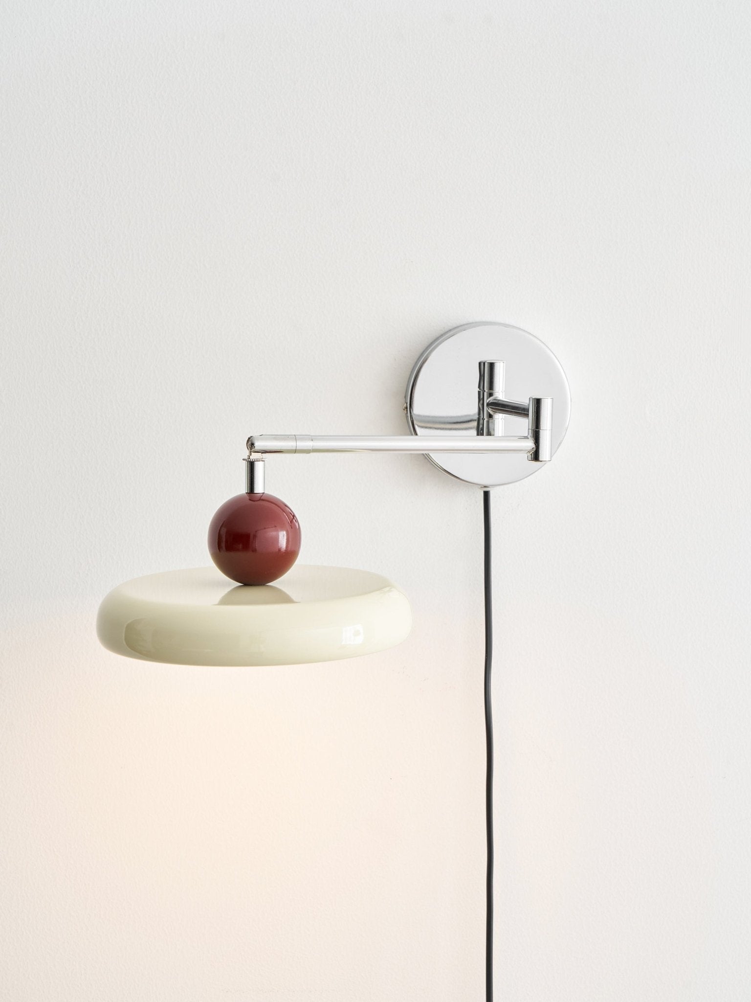 Ronde Plug-in Wandlamp – Scandinavisch Design met Geïntegreerde LED en 3 Kleurtemperaturen | Sansoti