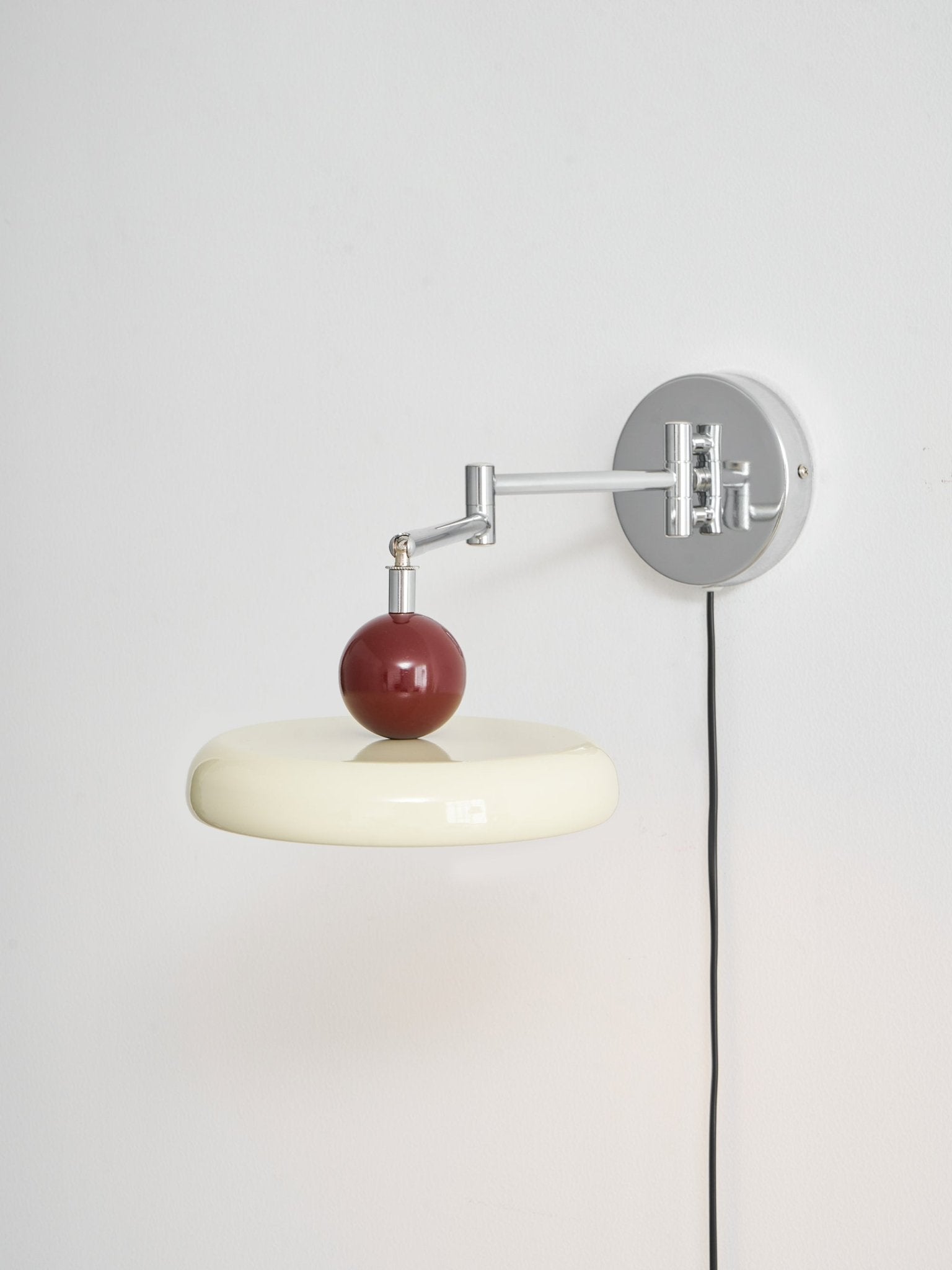 Ronde Plug-in Wandlamp – Scandinavisch Design met Geïntegreerde LED en 3 Kleurtemperaturen | Sansoti