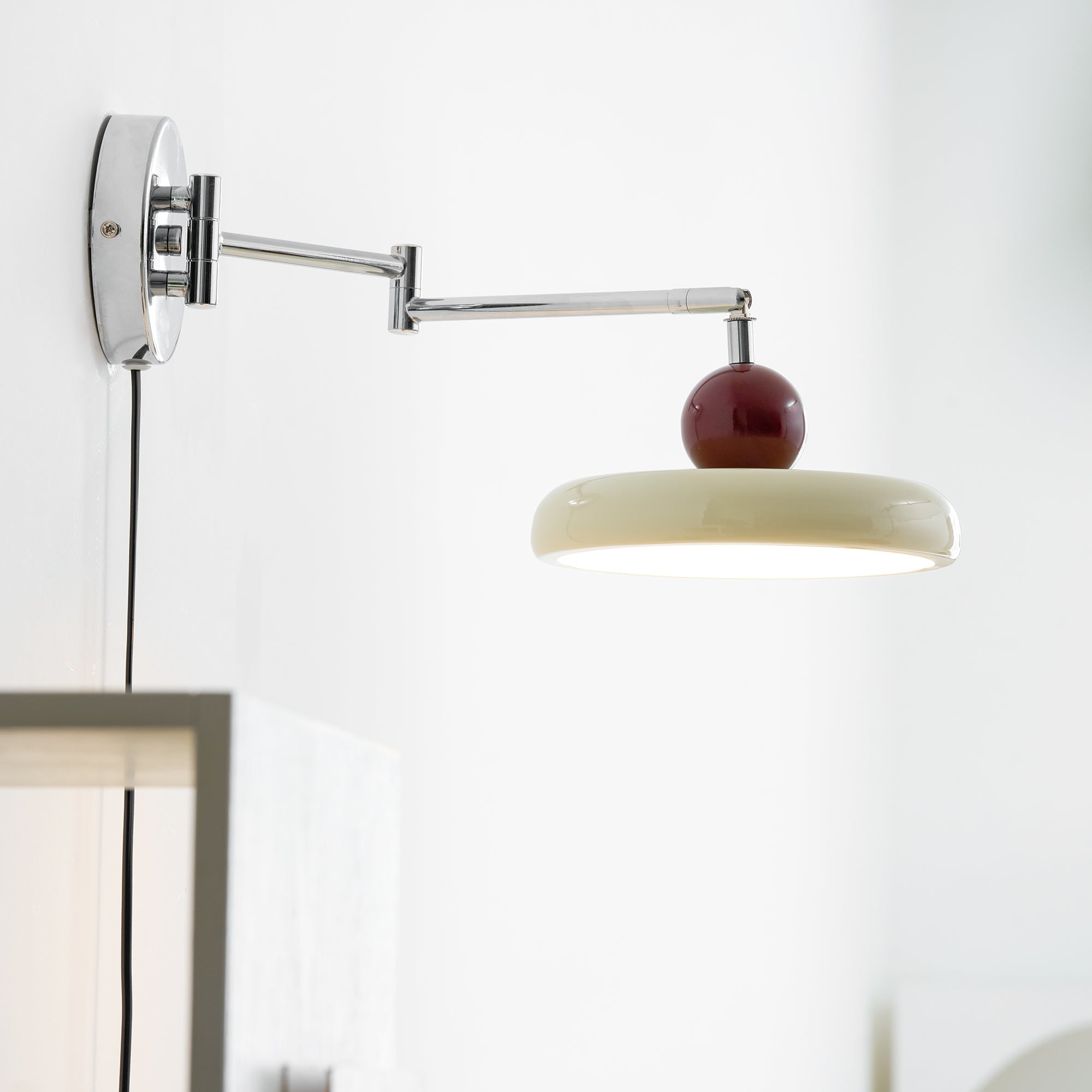 Ronde Plug-in Wandlamp – Scandinavisch Design met Geïntegreerde LED en 3 Kleurtemperaturen | Sansoti