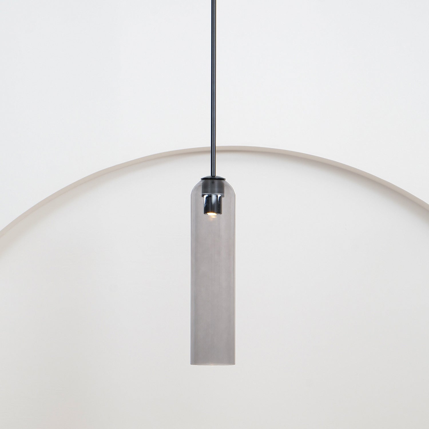 Glazen Hanglamp met Lange Buis – Mondgeblazen Glas Zwart of Goud Finish 10cm Diameter | Sansoti