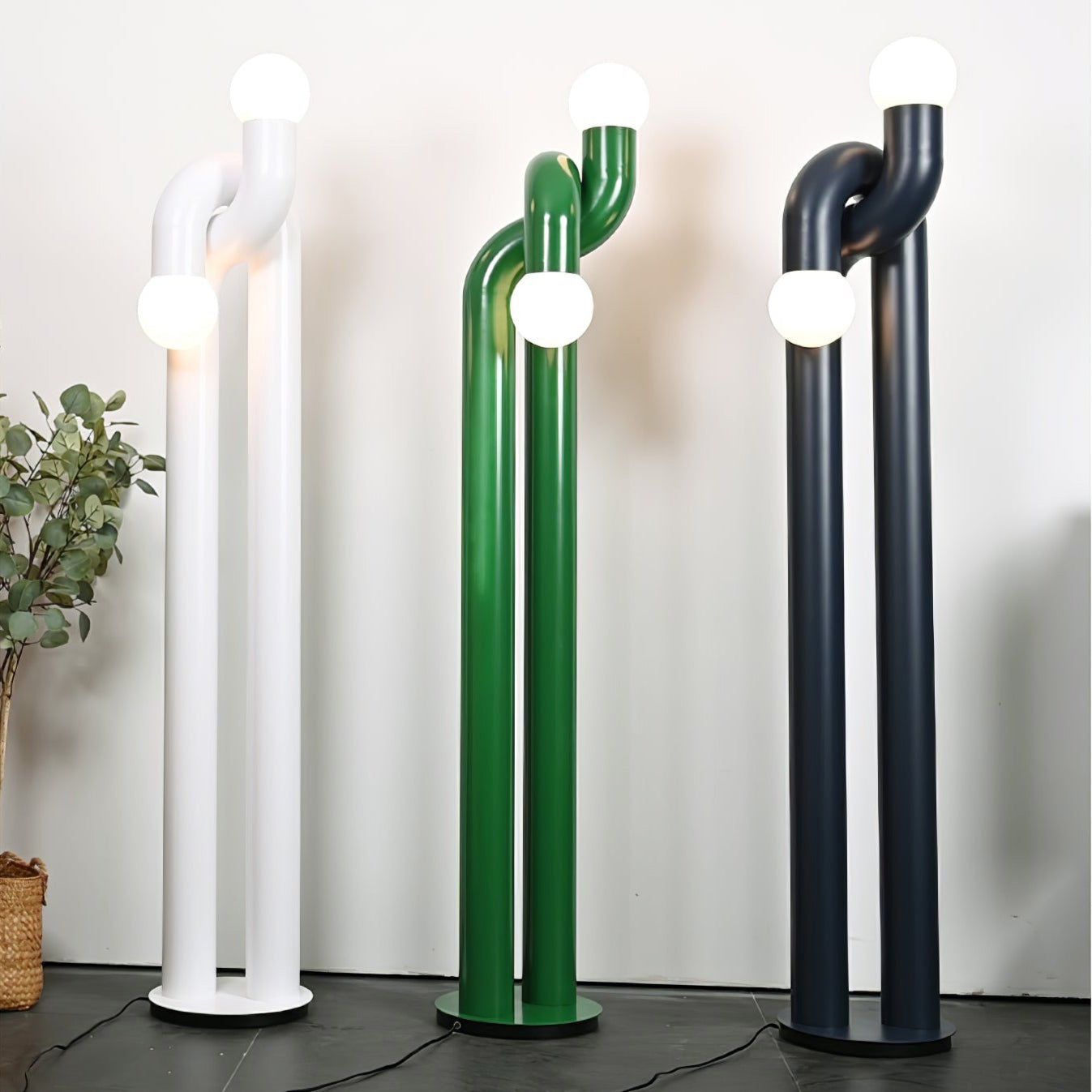 Moderne Staande Boogvorm Lamp met Twee Glazen Bollen – Decoratieve Dubbele Verlichting voor Woonkamer | Sansoti