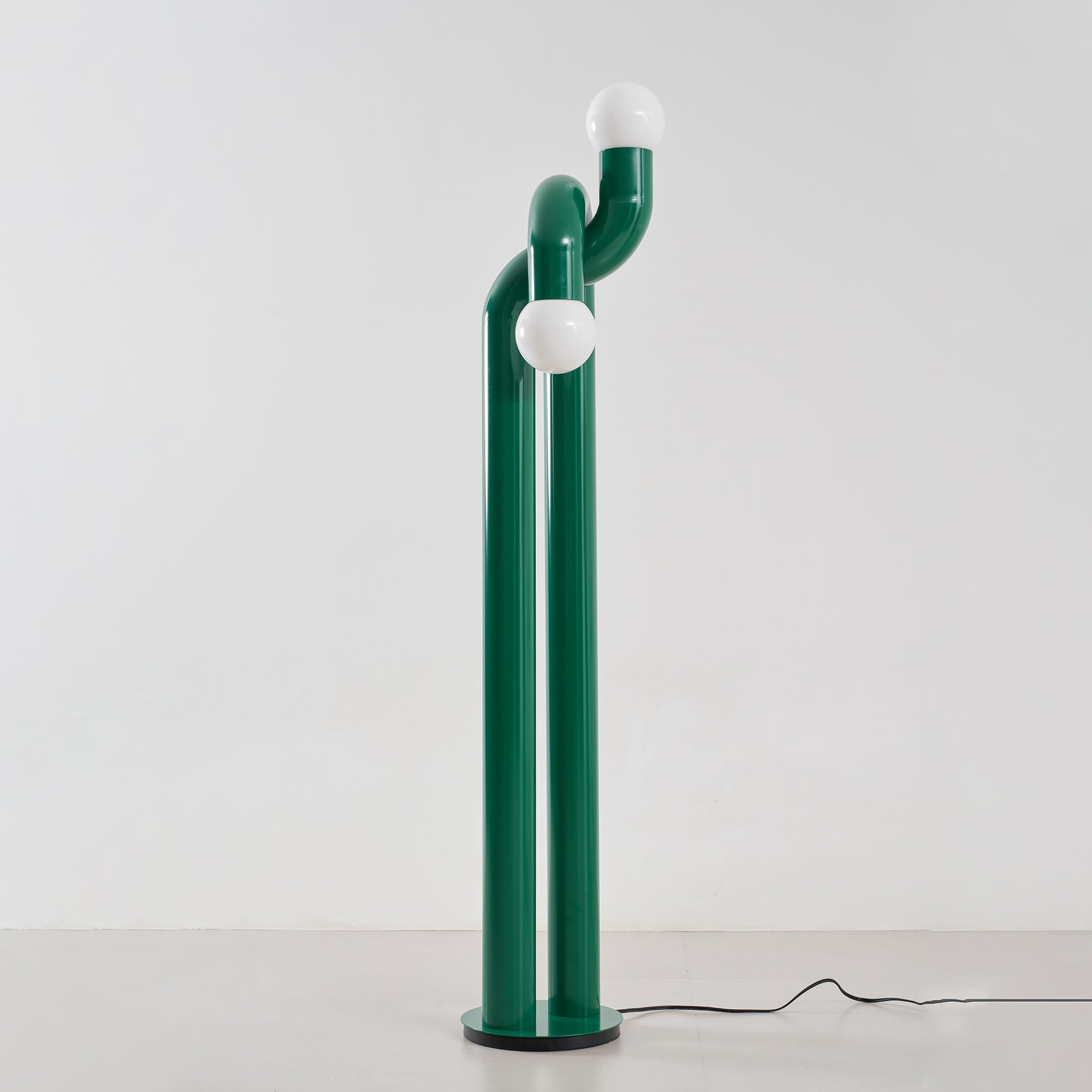 Moderne Staande Boogvorm Lamp met Twee Glazen Bollen – Decoratieve Dubbele Verlichting voor Woonkamer | Sansoti