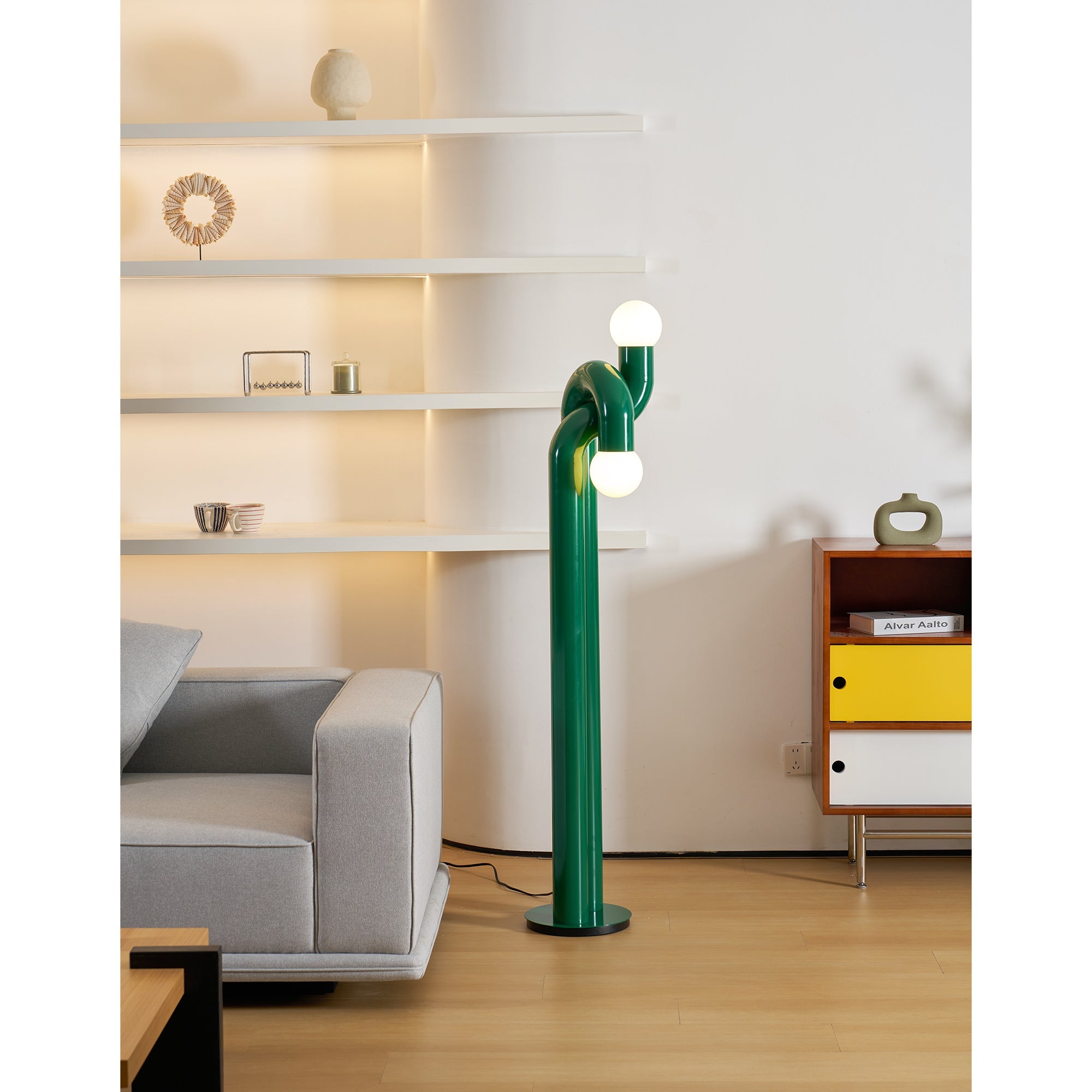 Moderne Staande Boogvorm Lamp met Twee Glazen Bollen – Decoratieve Dubbele Verlichting voor Woonkamer | Sansoti