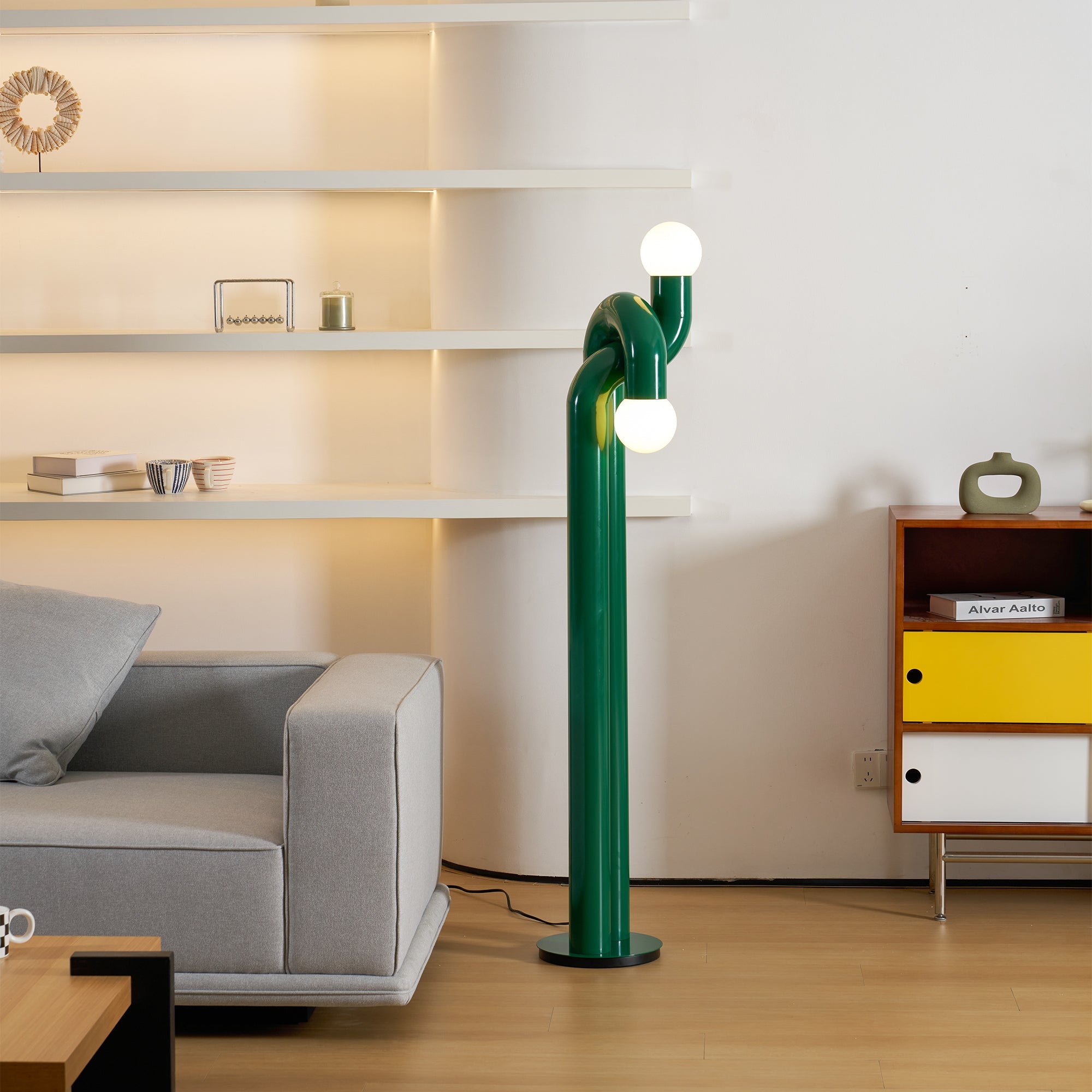 Moderne Staande Boogvorm Lamp met Twee Glazen Bollen – Decoratieve Dubbele Verlichting voor Woonkamer | Sansoti
