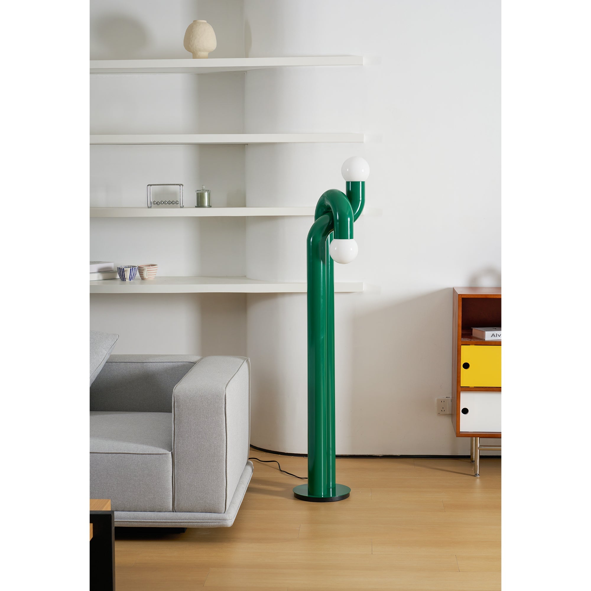 Moderne Staande Boogvorm Lamp met Twee Glazen Bollen – Decoratieve Dubbele Verlichting voor Woonkamer | Sansoti