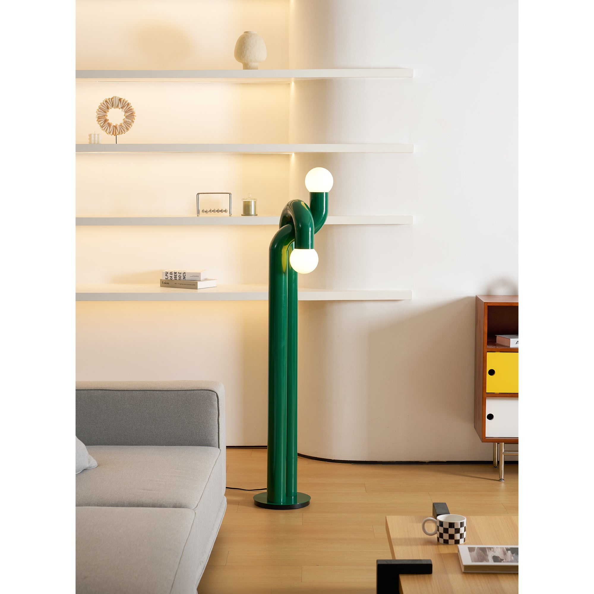 Moderne Staande Boogvorm Lamp met Twee Glazen Bollen – Decoratieve Dubbele Verlichting voor Woonkamer | Sansoti