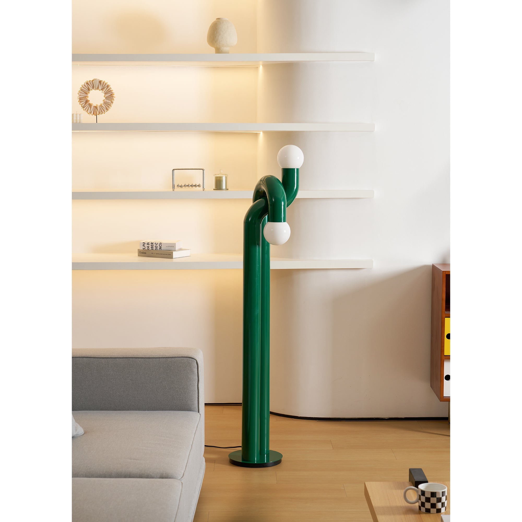 Moderne Staande Boogvorm Lamp met Twee Glazen Bollen – Decoratieve Dubbele Verlichting voor Woonkamer | Sansoti