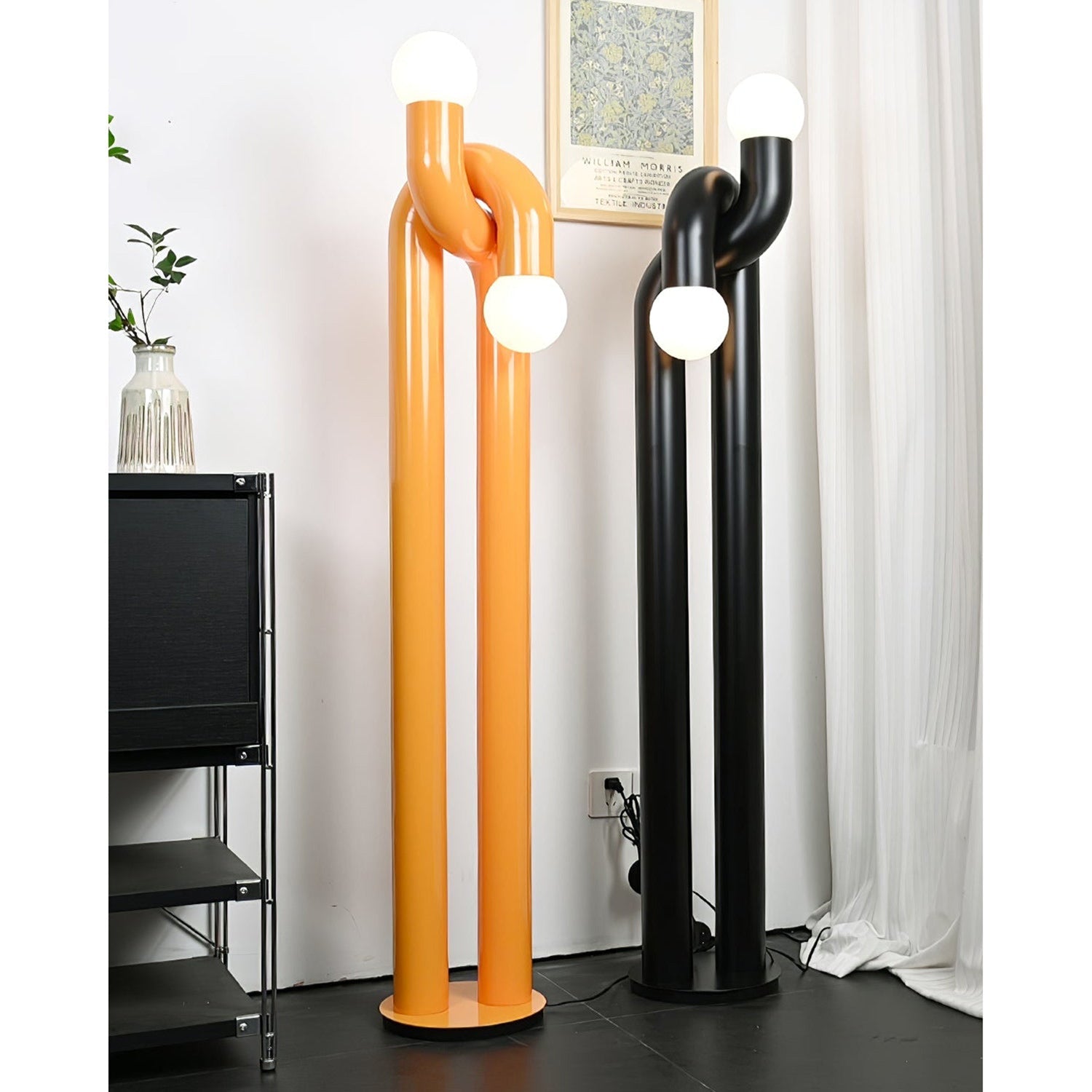 Moderne Staande Boogvorm Lamp met Twee Glazen Bollen – Decoratieve Dubbele Verlichting voor Woonkamer | Sansoti