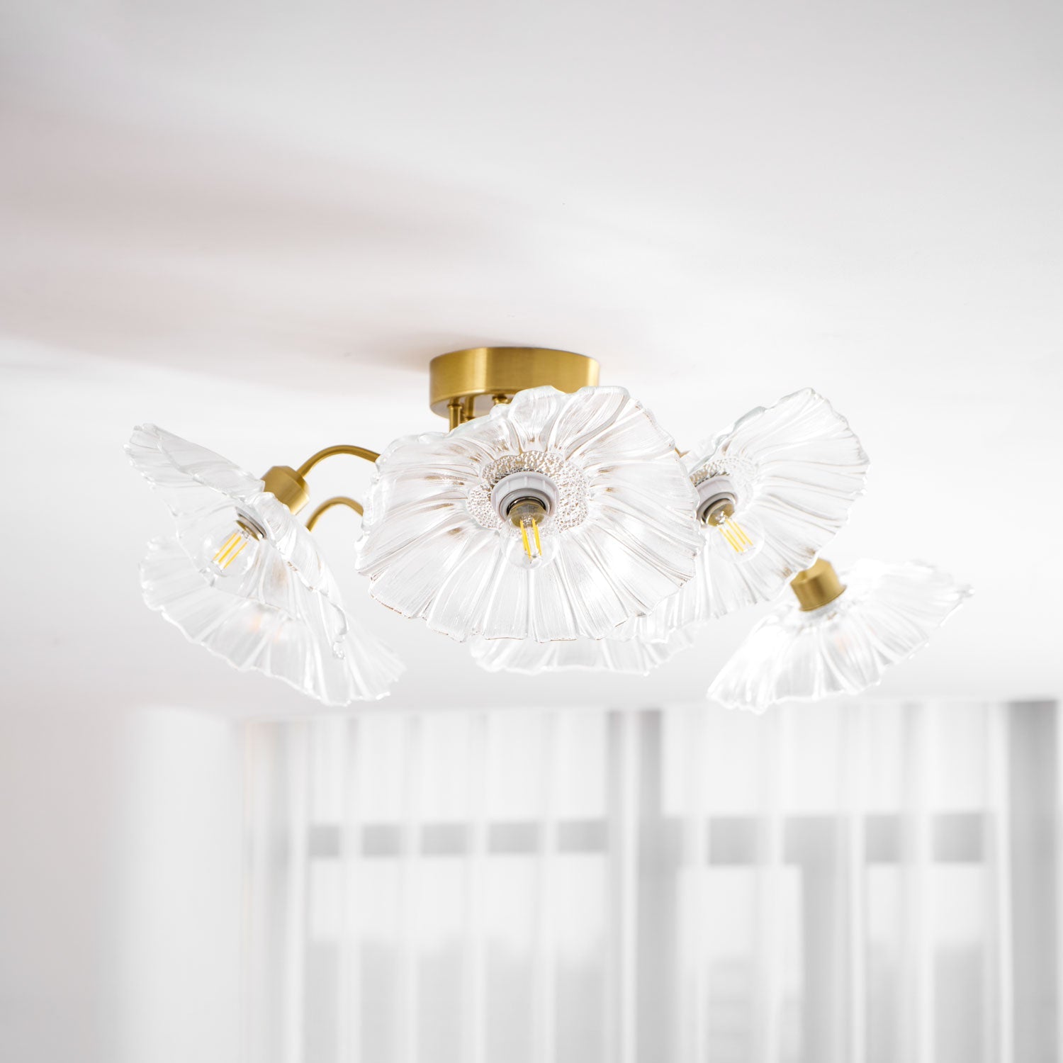Glazen Plafondlamp met Bladmotief – 3, 5 of 6 Lichtpunten – Gouden Armatuur met Helder of Roze Matglas | Sansoti