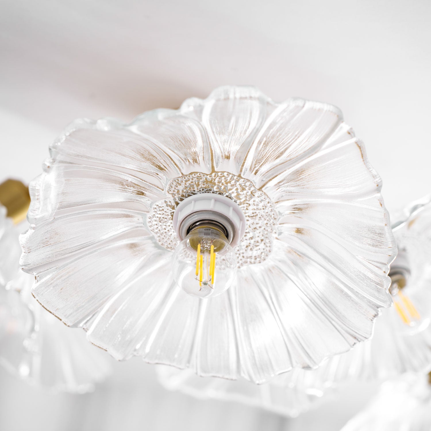 Glazen Plafondlamp met Bladmotief – 3, 5 of 6 Lichtpunten – Gouden Armatuur met Helder of Roze Matglas | Sansoti