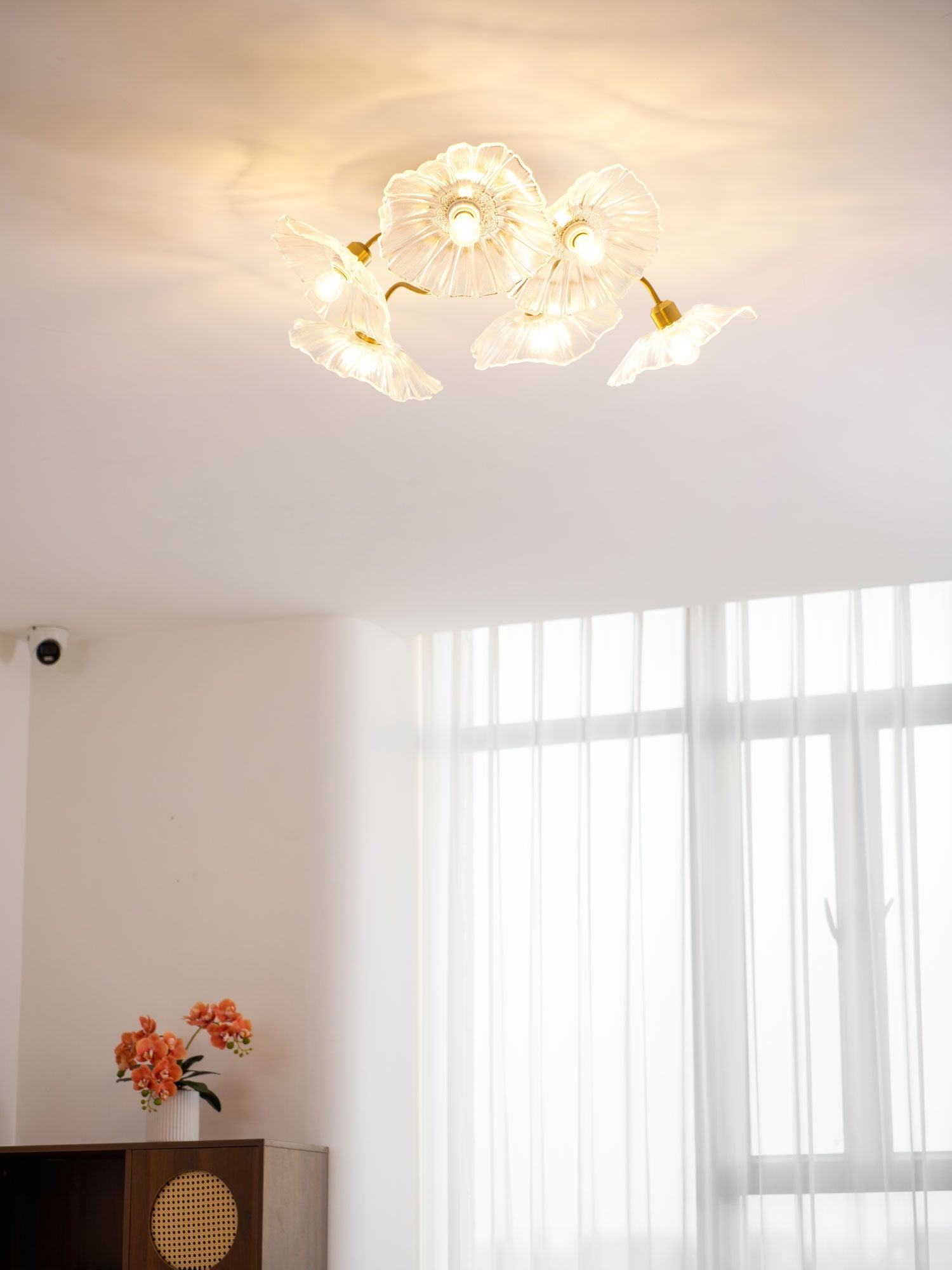 Glazen Plafondlamp met Bladmotief – 3, 5 of 6 Lichtpunten – Gouden Armatuur met Helder of Roze Matglas | Sansoti