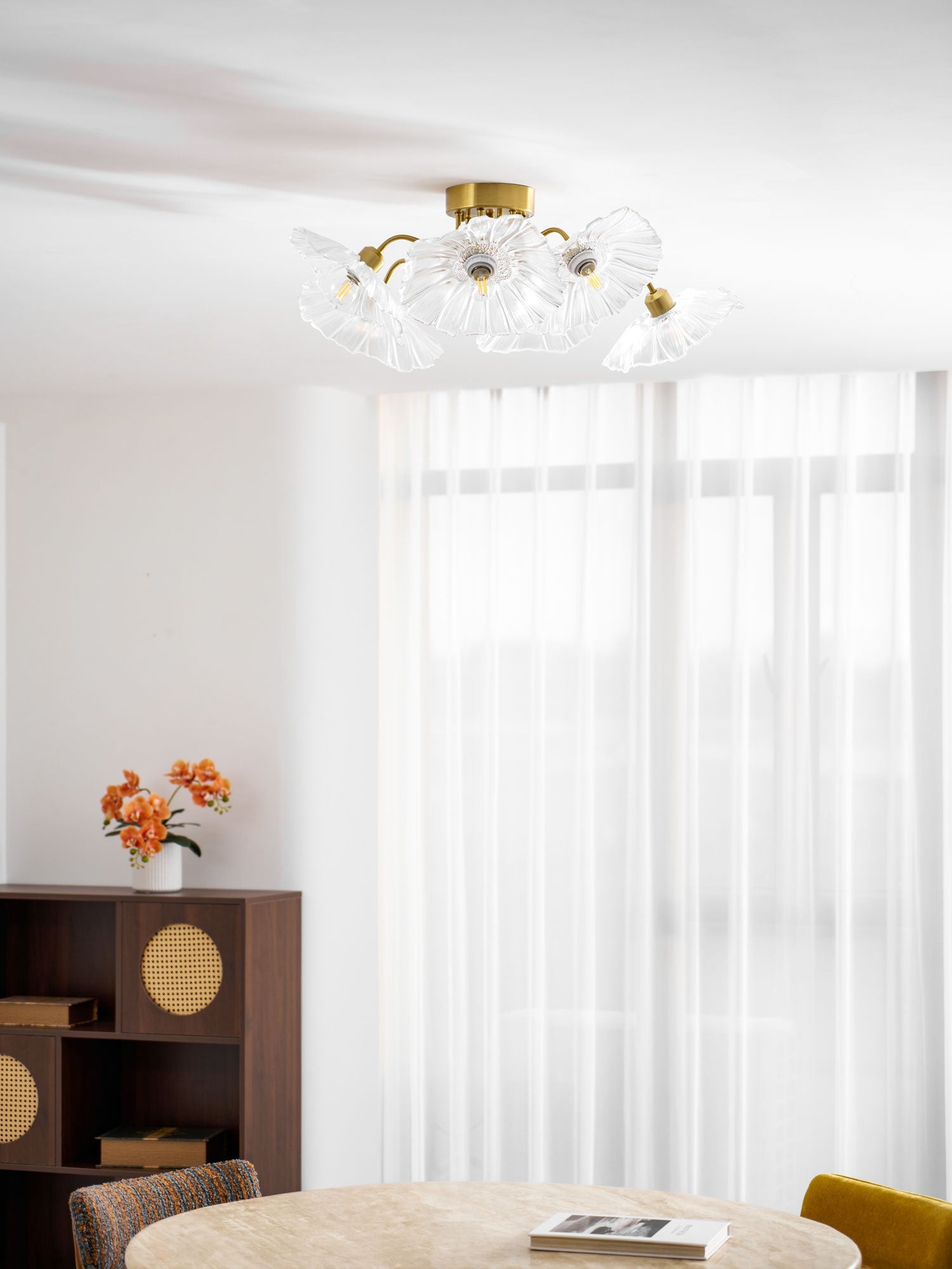 Glazen Plafondlamp met Bladmotief – 3, 5 of 6 Lichtpunten – Gouden Armatuur met Helder of Roze Matglas | Sansoti