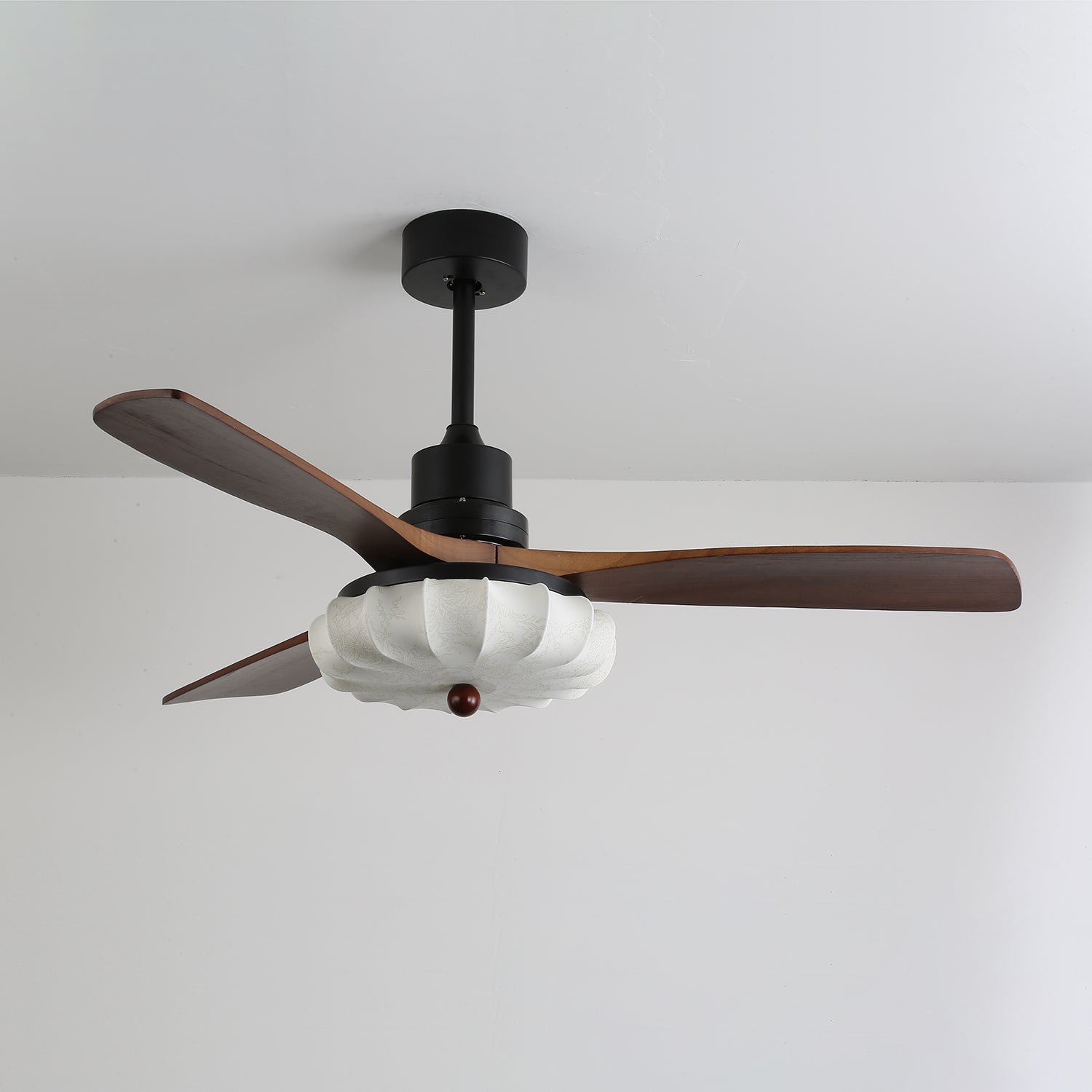 Ventilateur de plafond avec éclairage vintage abat-jour en verre pales en bois 91-132 cm | Sansoti