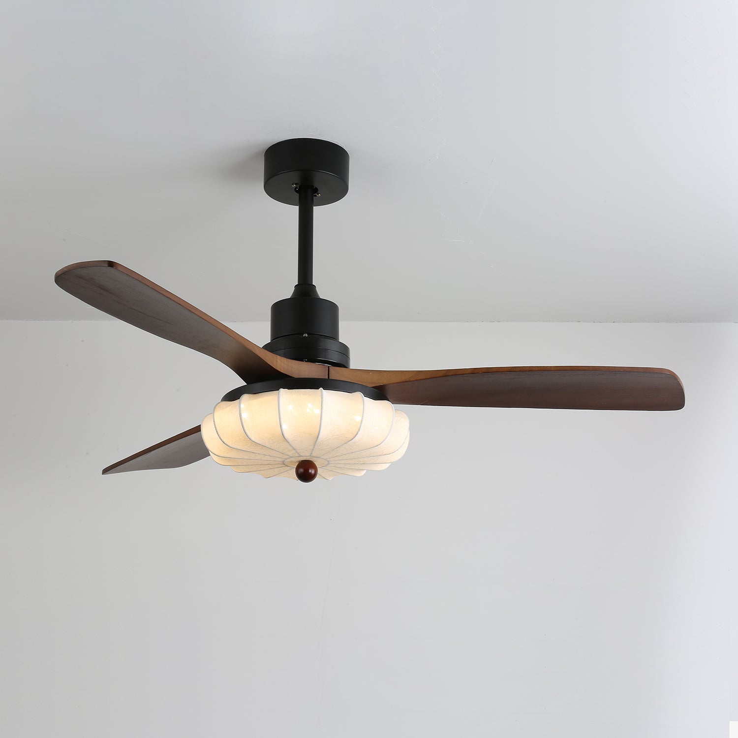Ventilateur de plafond avec éclairage vintage abat-jour en verre pales en bois 91-132 cm | Sansoti