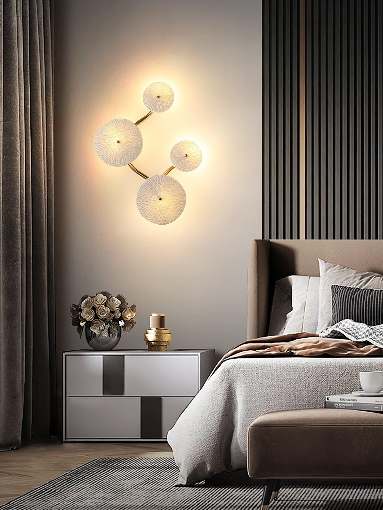 Keramische Lotusbloem Wandlamp met Gouden Armatuur – Cascade Lichteffect voor Stijlvolle Verlichting | Sansoti