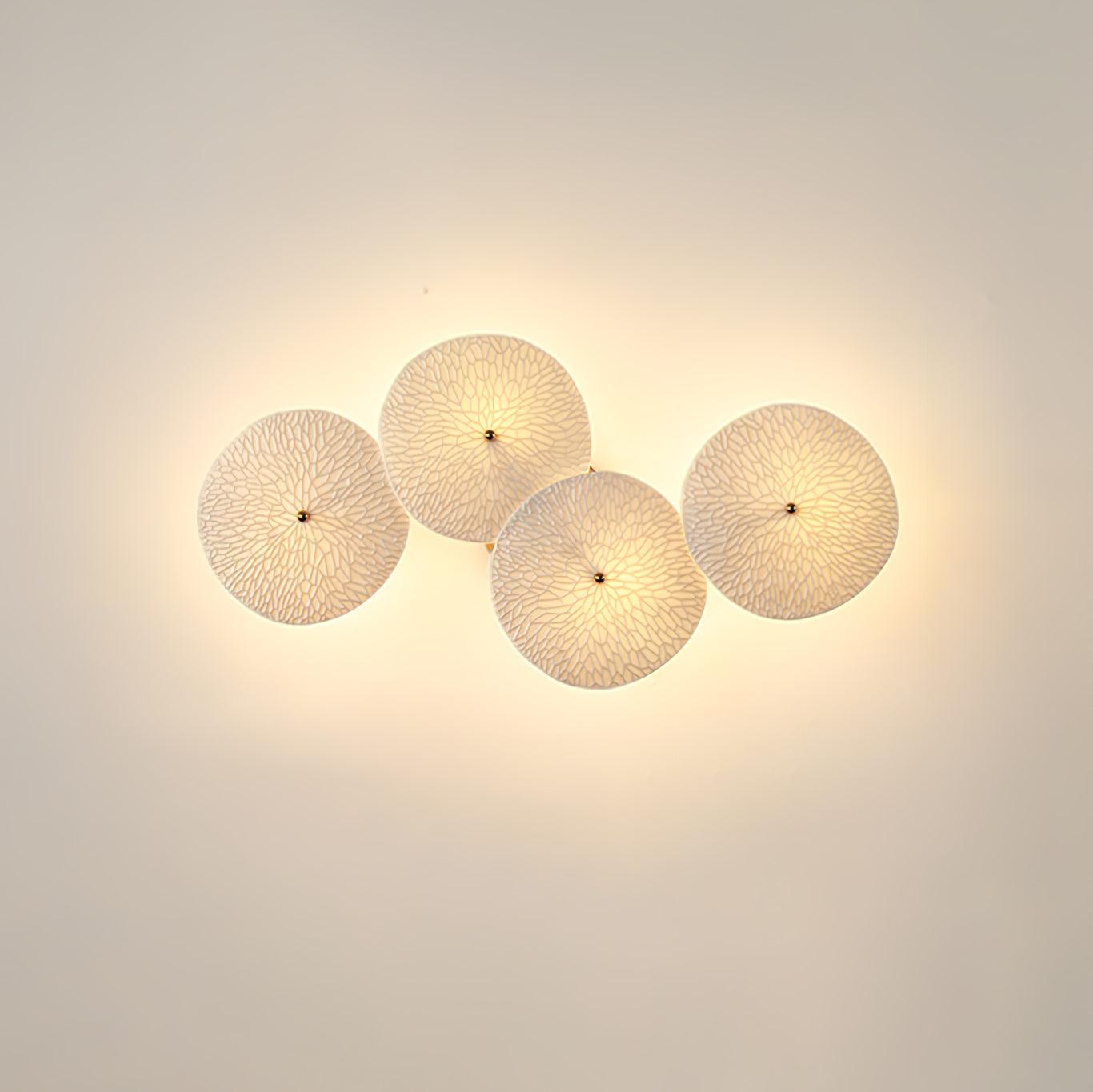 Keramische Lotusbloem Wandlamp met Gouden Armatuur – Cascade Lichteffect voor Stijlvolle Verlichting | Sansoti