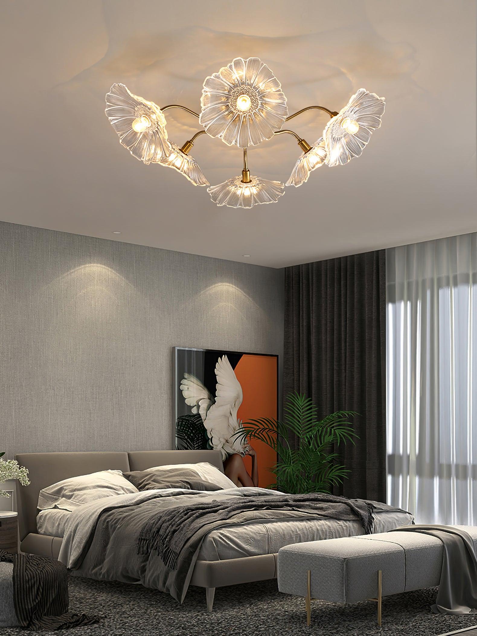Glazen Plafondlamp met Bladmotief – 3, 5 of 6 Lichtpunten – Gouden Armatuur met Helder of Roze Matglas | Sansoti