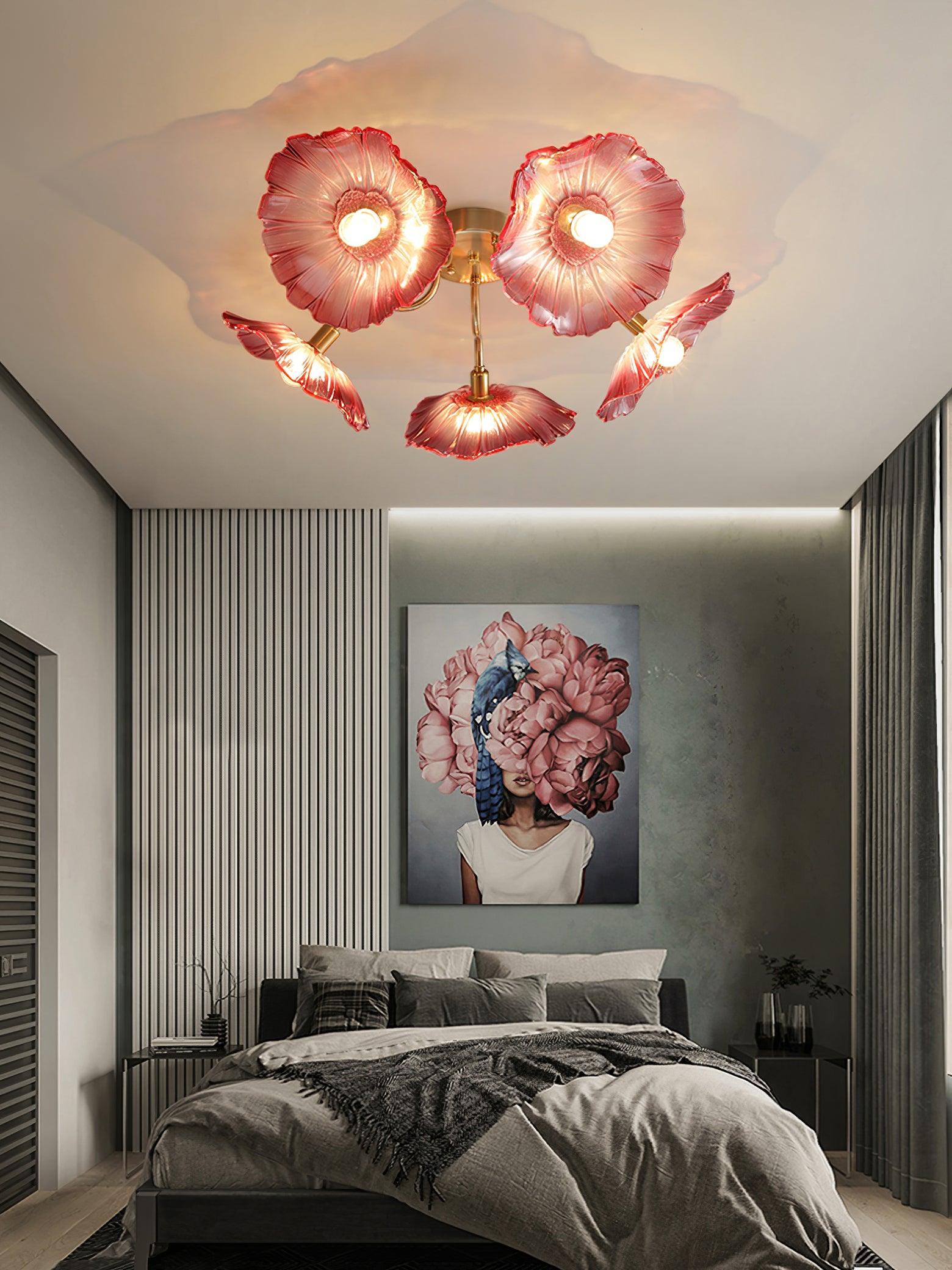 Glazen Plafondlamp met Bladmotief – 3, 5 of 6 Lichtpunten – Gouden Armatuur met Helder of Roze Matglas | Sansoti