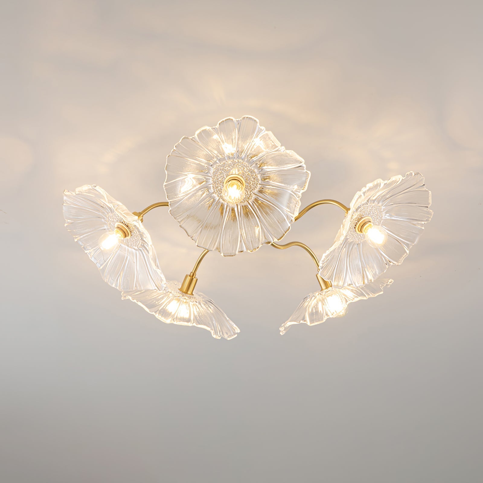Glazen Plafondlamp met Bladmotief – 3, 5 of 6 Lichtpunten – Gouden Armatuur met Helder of Roze Matglas | Sansoti