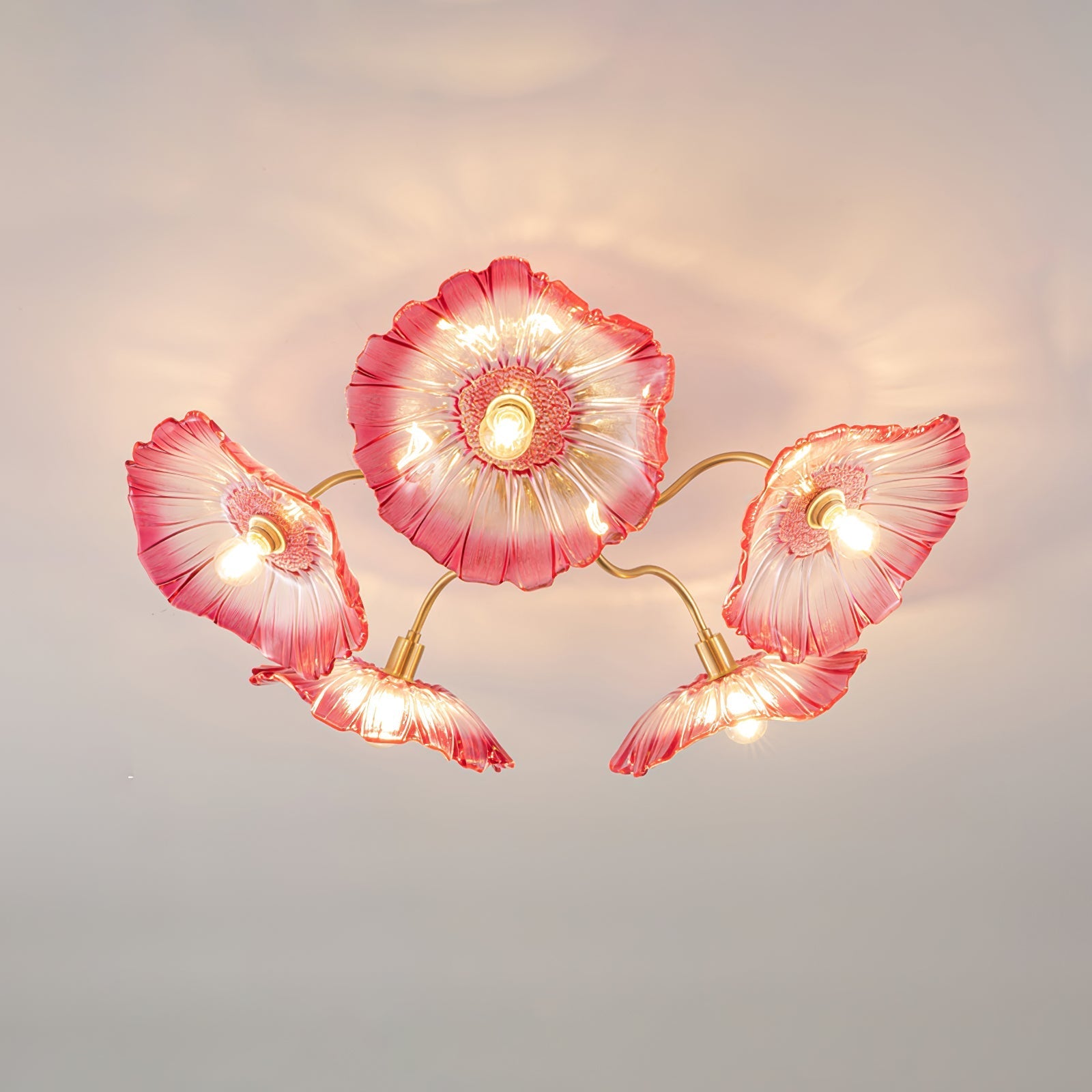Glazen Plafondlamp met Bladmotief – 3, 5 of 6 Lichtpunten – Gouden Armatuur met Helder of Roze Matglas | Sansoti