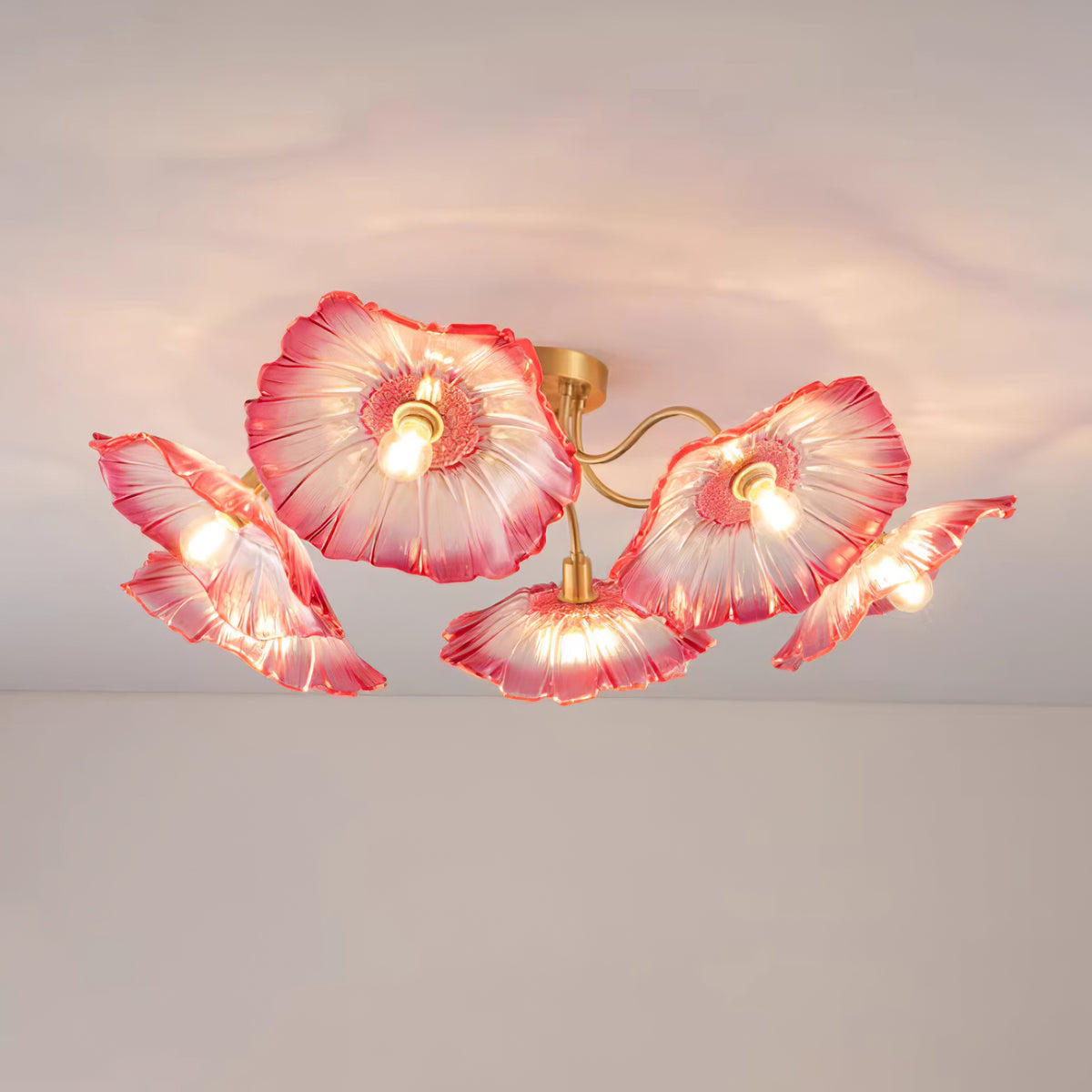 Glazen Plafondlamp met Bladmotief – 3, 5 of 6 Lichtpunten – Gouden Armatuur met Helder of Roze Matglas | Sansoti