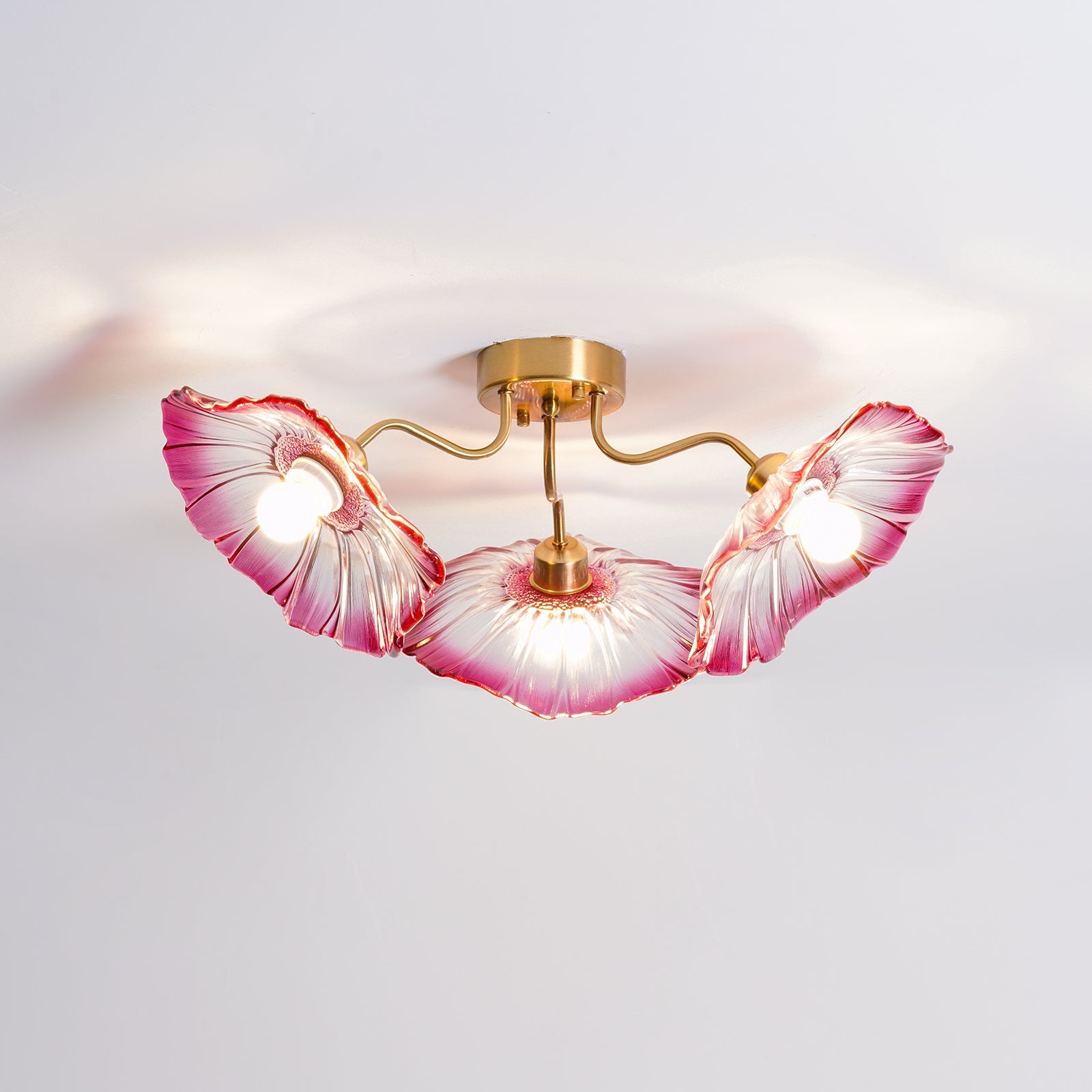 Glazen Plafondlamp met Bladmotief – 3, 5 of 6 Lichtpunten – Gouden Armatuur met Helder of Roze Matglas | Sansoti
