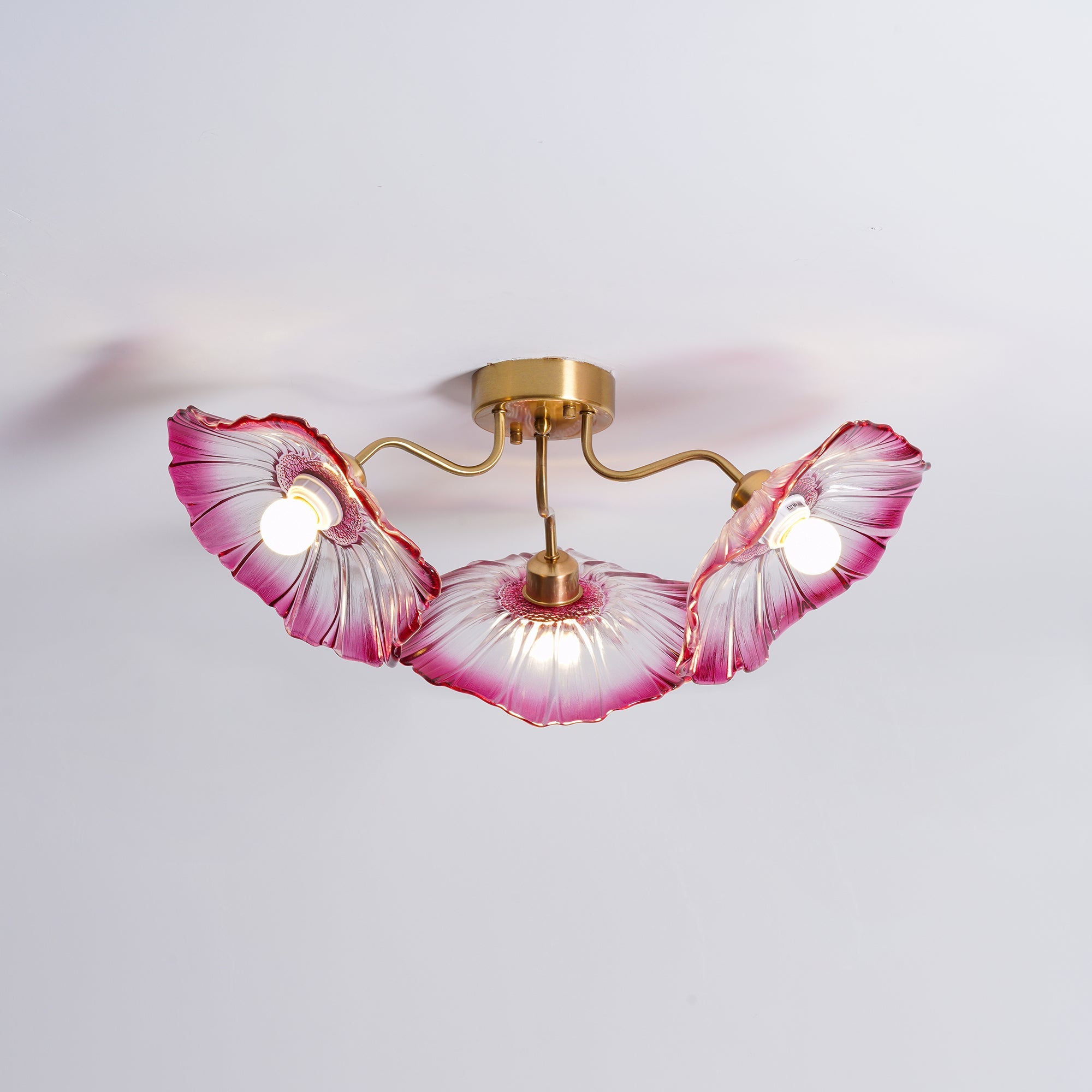 Glazen Plafondlamp met Bladmotief – 3, 5 of 6 Lichtpunten – Gouden Armatuur met Helder of Roze Matglas | Sansoti