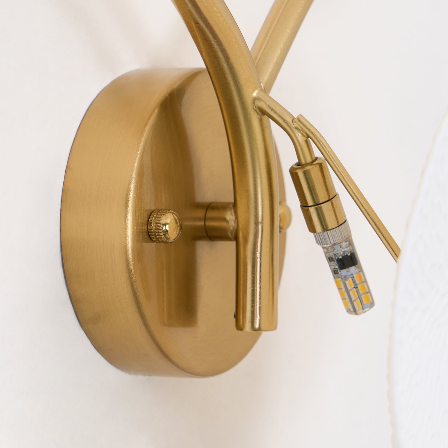 Keramische Lotusbloem Wandlamp met Gouden Armatuur – Cascade Lichteffect voor Stijlvolle Verlichting | Sansoti