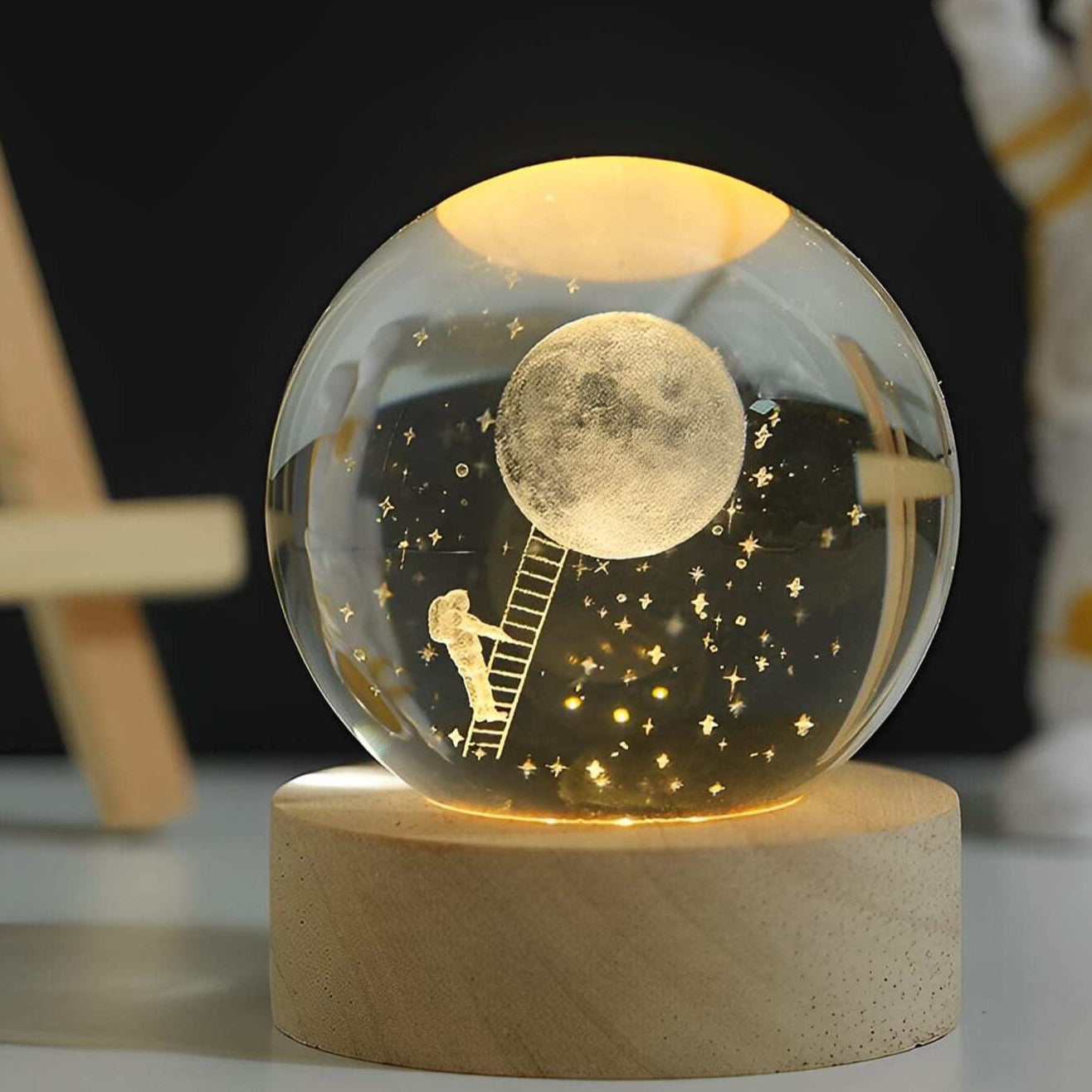 Glazen Bol met LED Verlichting 7cm Kosmos Ontwerp Decoratieve Nachtlamp Houten Standaard USB Sfeerlamp | Sansoti
