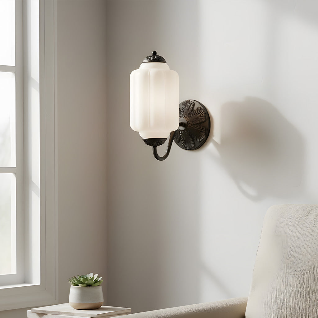 Vintage Wandlamp met Melkglas en Geolied Messing – Klassieke Retro Verlichting voor Hal, Slaapkamer, Woonkamer | Sansoti