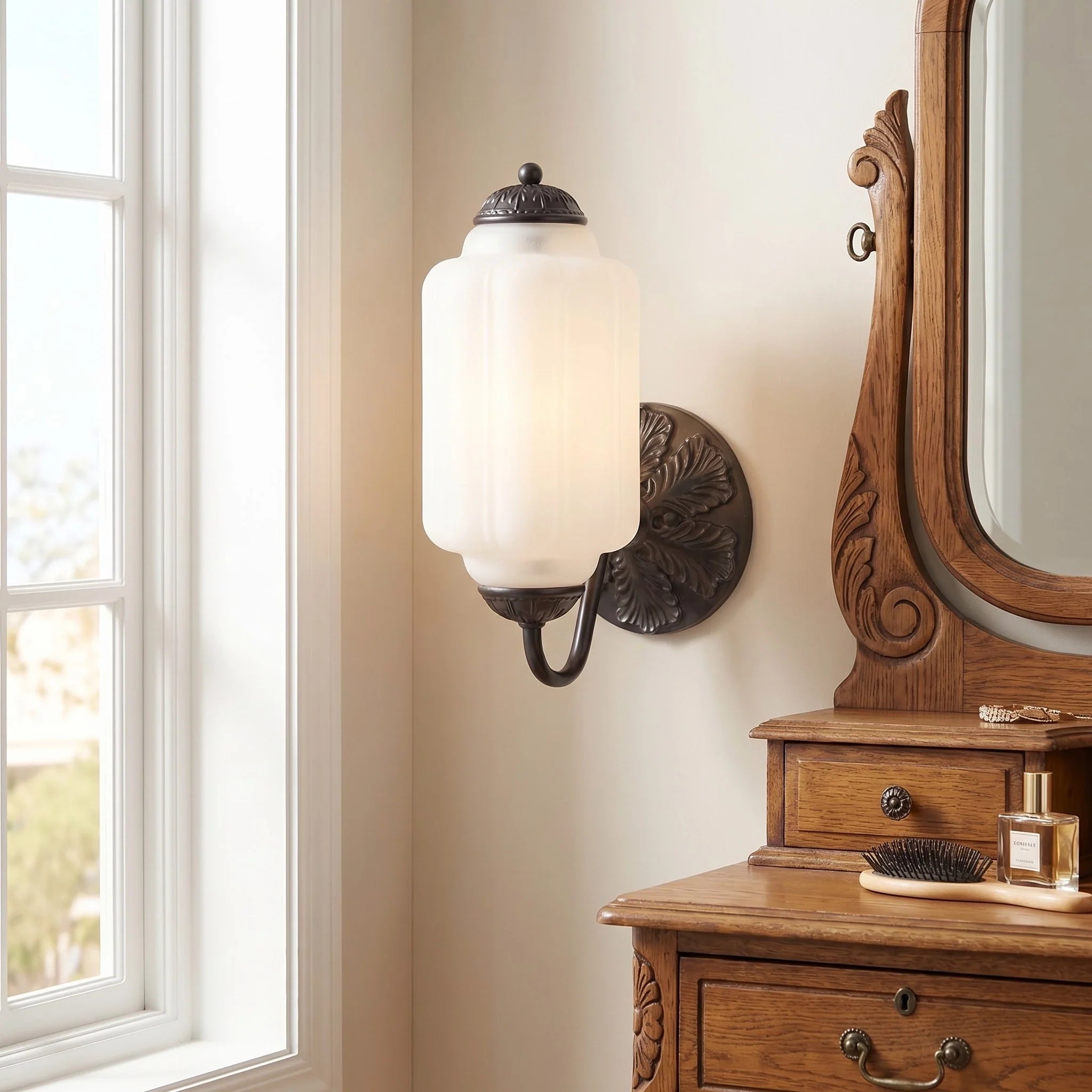 Vintage Wandlamp met Melkglas en Geolied Messing – Klassieke Retro Verlichting voor Hal, Slaapkamer, Woonkamer | Sansoti