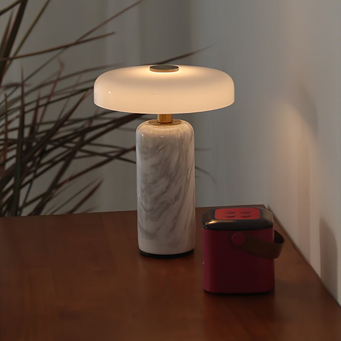 Marmeren Tafellamp met Oplaadbare Batterij – Opaline Glazen Bol & Espresso Marmeren Voet – Touch Dimbaar | Sansoti