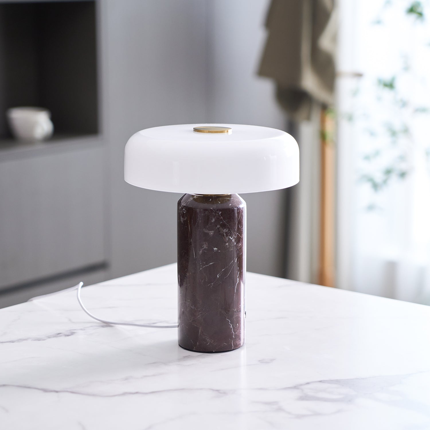 Marmeren Tafellamp met Oplaadbare Batterij – Opaline Glazen Bol & Espresso Marmeren Voet – Touch Dimbaar | Sansoti