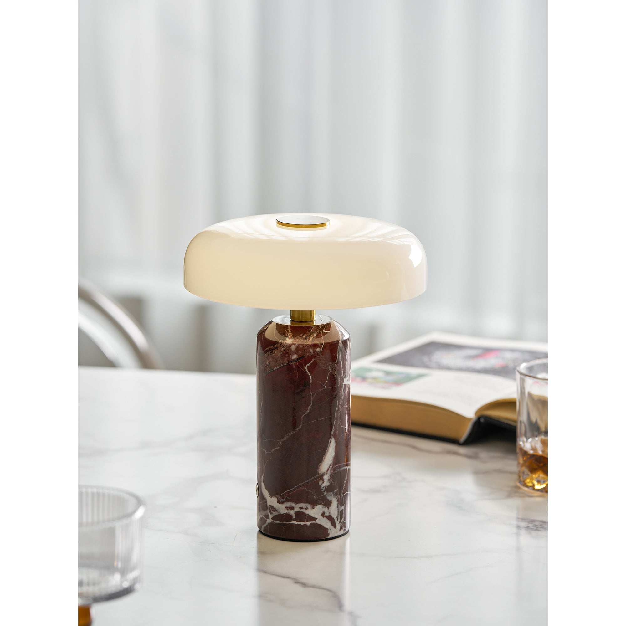 Marmeren Tafellamp met Oplaadbare Batterij – Opaline Glazen Bol & Espresso Marmeren Voet – Touch Dimbaar | Sansoti
