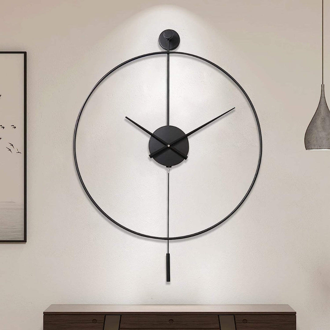 Duży, cichy zegar ścienny z eleganckim wahadłem, 50 cm, czarny metal, bezgłośny mechanizm kwarcowy, do salonu i sypialni | Sansoti