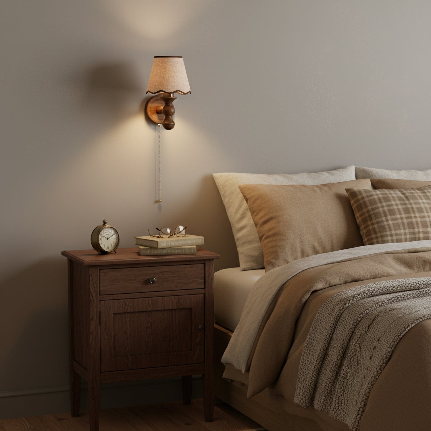 Wandlamp met golvende stoffen kap – Walnoot en beige vintage wandverlichting voor slaapkamer en gang | Sansoti