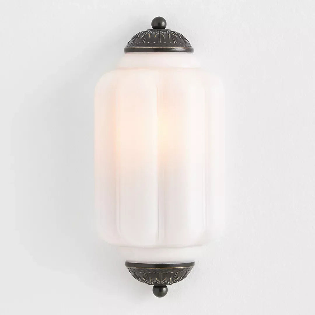 Vintage Wandlamp met Melkglazen Kap en Antieke Afwerking voor Sfeervolle Verlichting | Sansoti