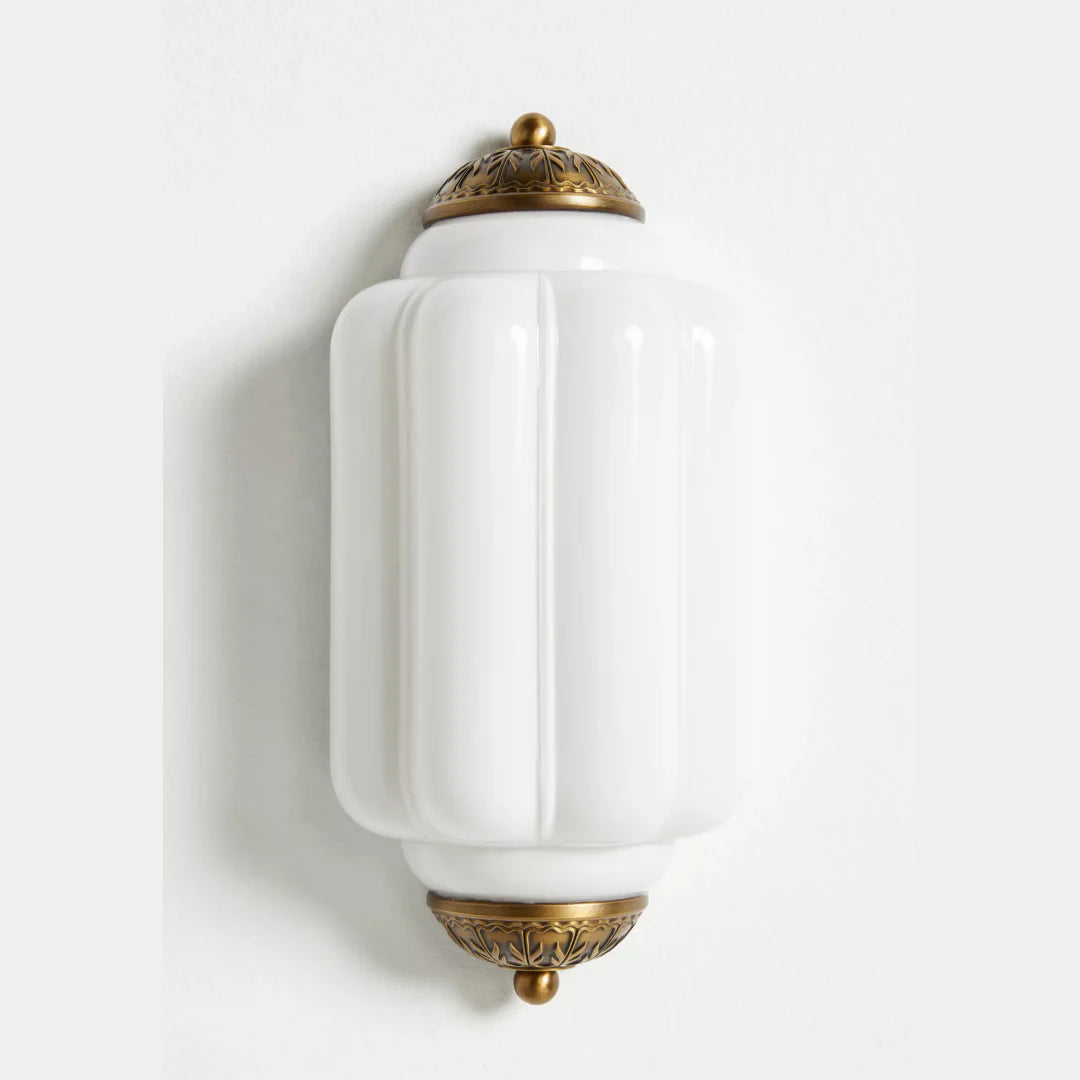 Vintage Wandlamp met Melkglazen Kap en Antieke Afwerking voor Sfeervolle Verlichting | Sansoti