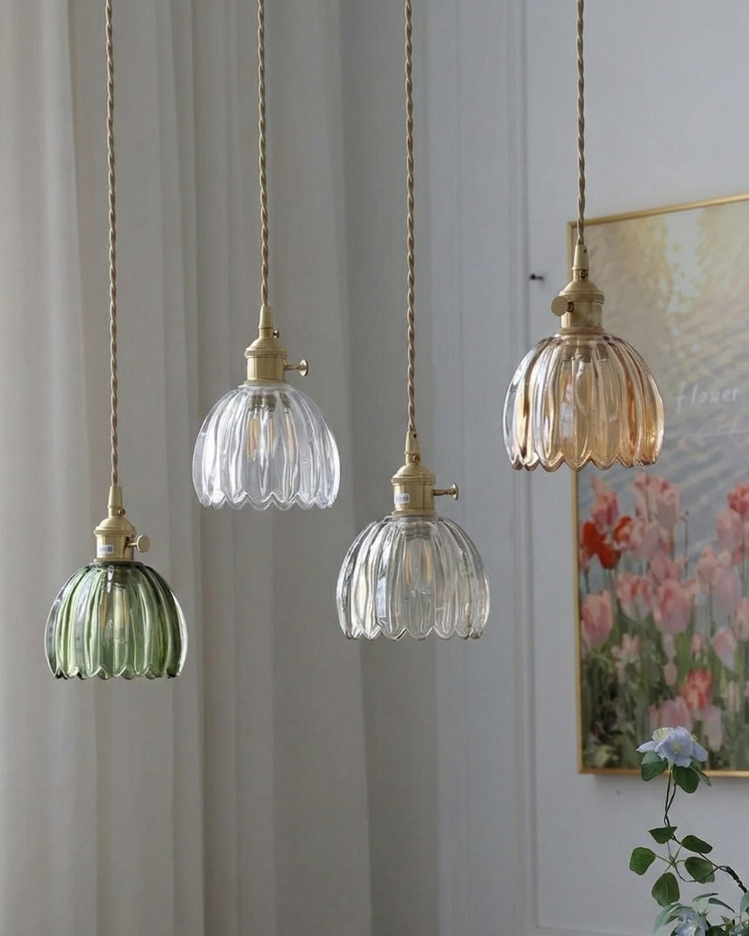 MAREN Hanglamp – Japanse Bloemvormige Glazen Lamp met Zacht Diffuus Licht – Verkrijgbaar in Groen, Transparant, Amber en Rookgrijs – Ø12cm x H18cm | Sansoti