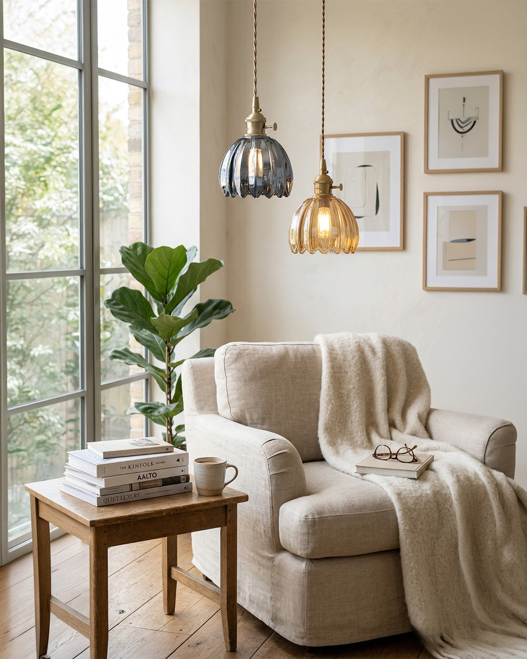 MAREN Hanglamp – Japanse Bloemvormige Glazen Lamp met Zacht Diffuus Licht – Verkrijgbaar in Groen, Transparant, Amber en Rookgrijs – Ø12cm x H18cm | Sansoti