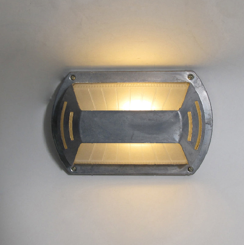 Nautische Außenwandleuchte Bulkhead mit Opalglas und Aluminiumgehäuse für Fassade und Eingang | Restfield