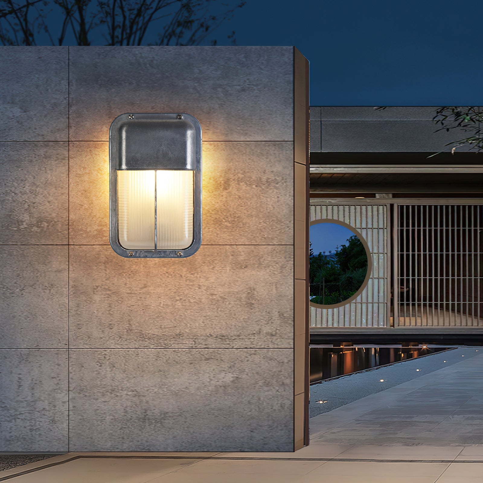 Nautische Außenwandleuchte Bulkhead mit Opalglas und Aluminiumgehäuse für Fassade und Eingang | Restfield