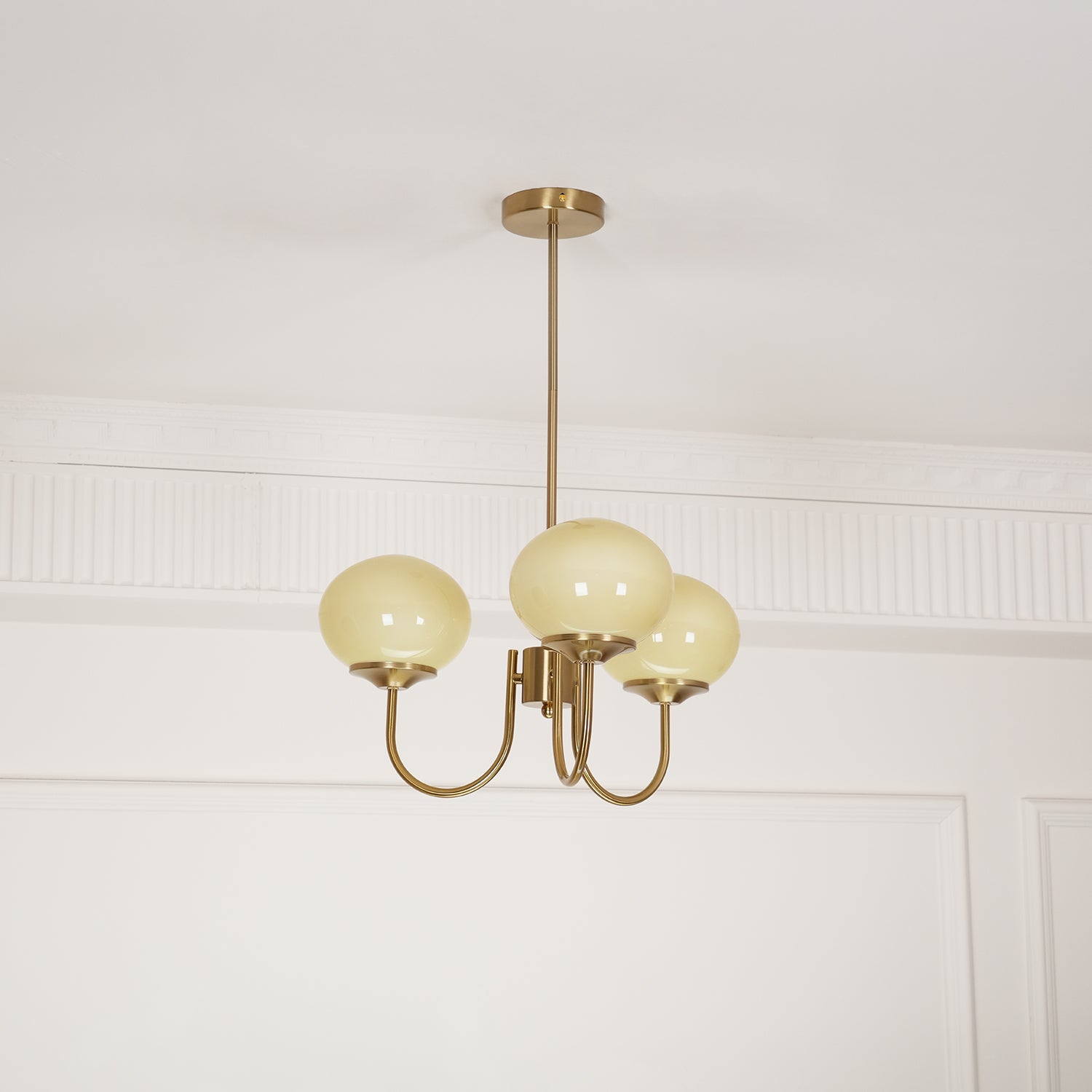 Glaskronleuchter mit rosa, weißen oder cremefarbenen Kugeln und goldenem oder verchromtem Rahmen, moderner Design-Kronleuchter mit 3 oder 5 Lichtquellen für Wohn- und Esszimmer | Restfield