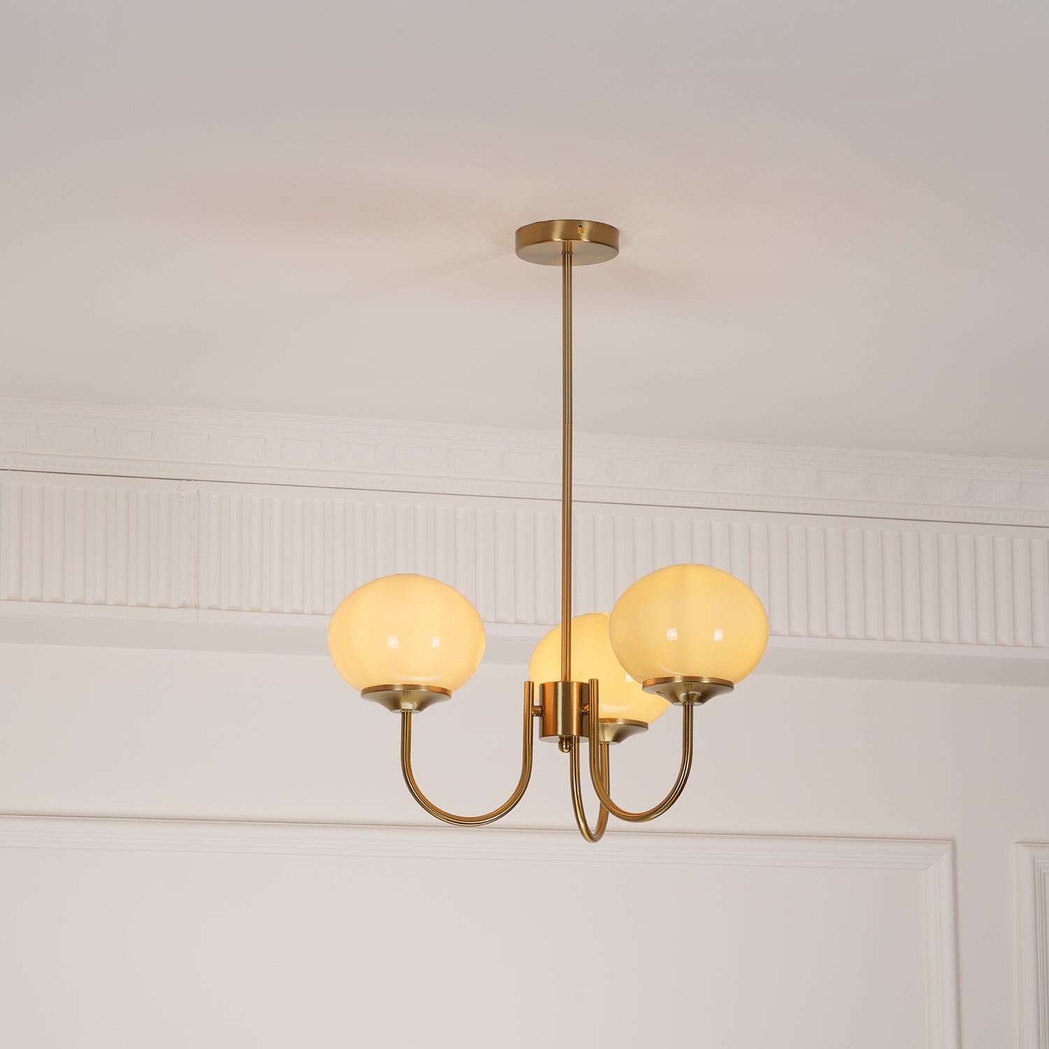 Glaskronleuchter mit rosa, weißen oder cremefarbenen Kugeln und goldenem oder verchromtem Rahmen, moderner Design-Kronleuchter mit 3 oder 5 Lichtquellen für Wohn- und Esszimmer | Restfield